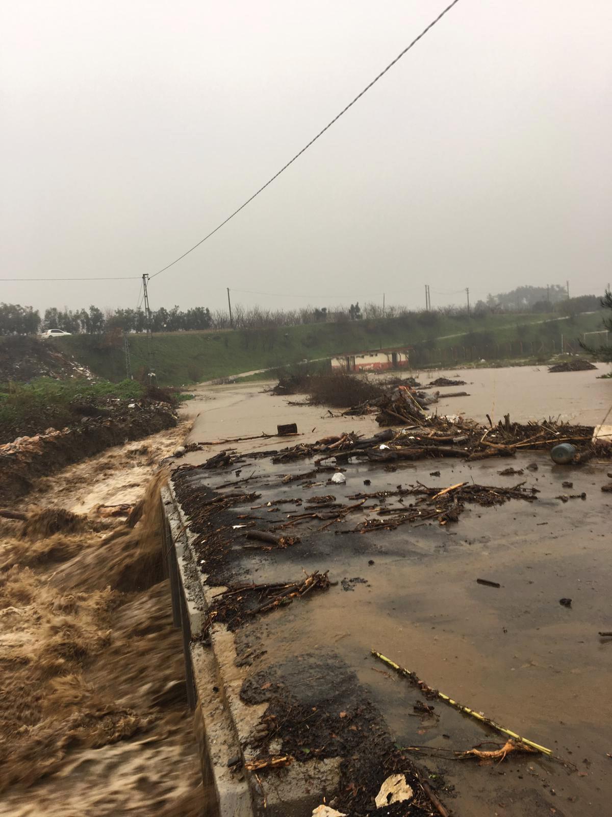 İzmirde baraj taştı, köprü çöktü