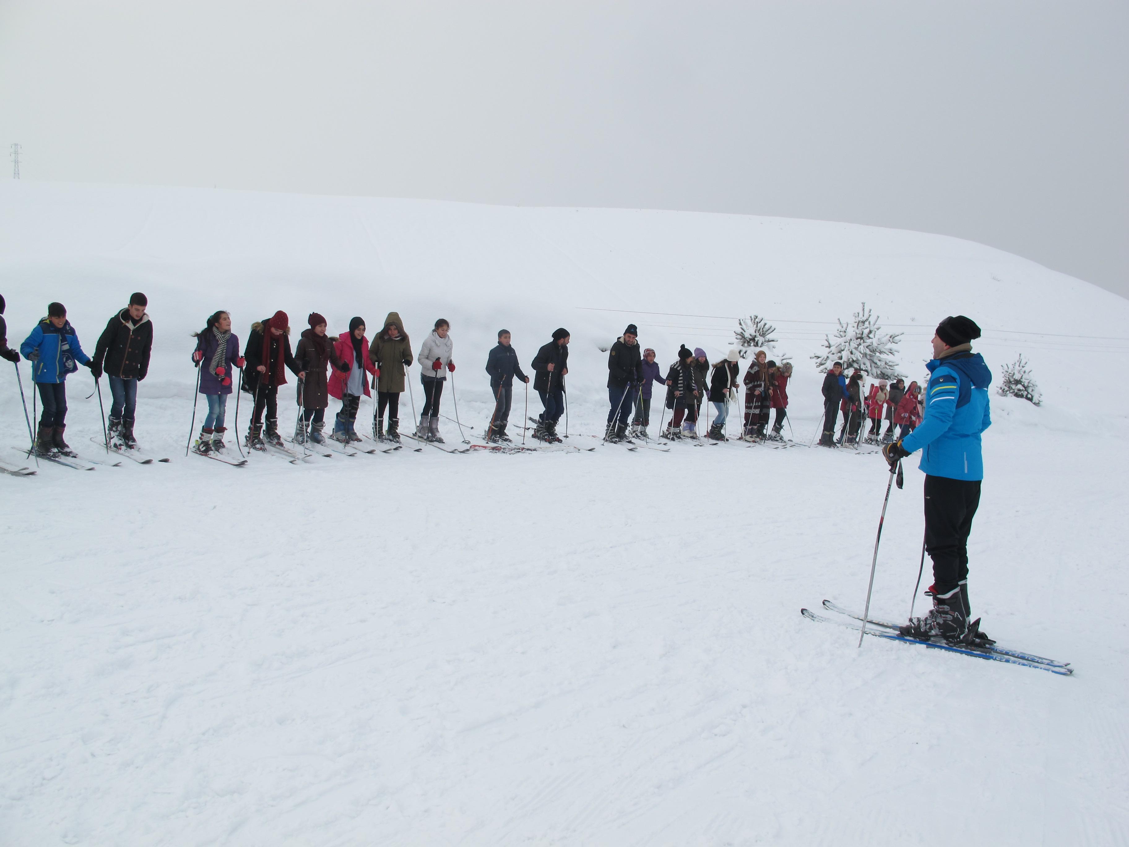 Ağrılı öğrenciler kayakla tanıştı Doyasıya eğlendiler