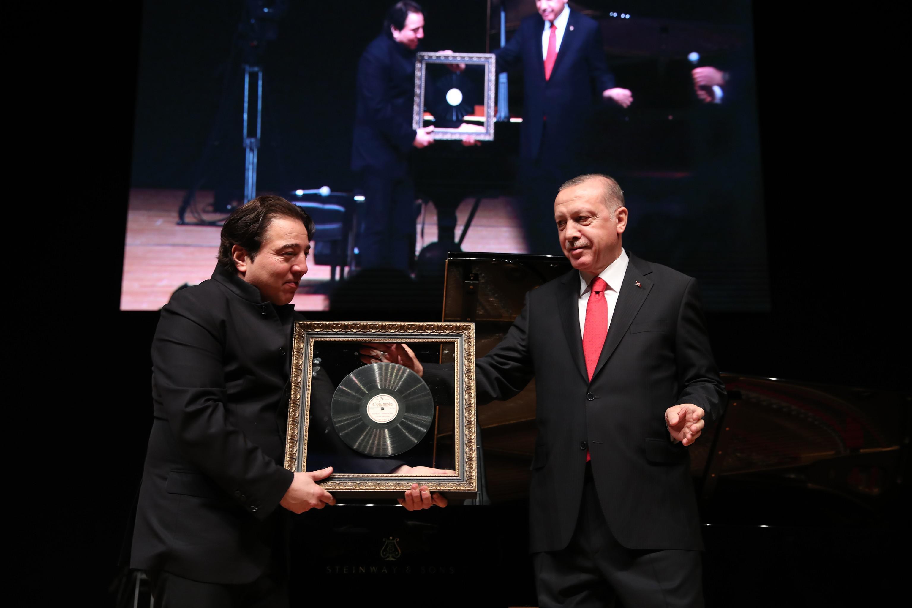 Cumhurbaşkanı Erdoğan, Fazıl Sayın konserine katıldı