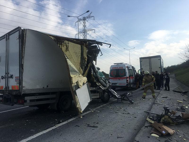 Kemerburgaz - Hasdal yolunda trafiği kilitleyen kaza