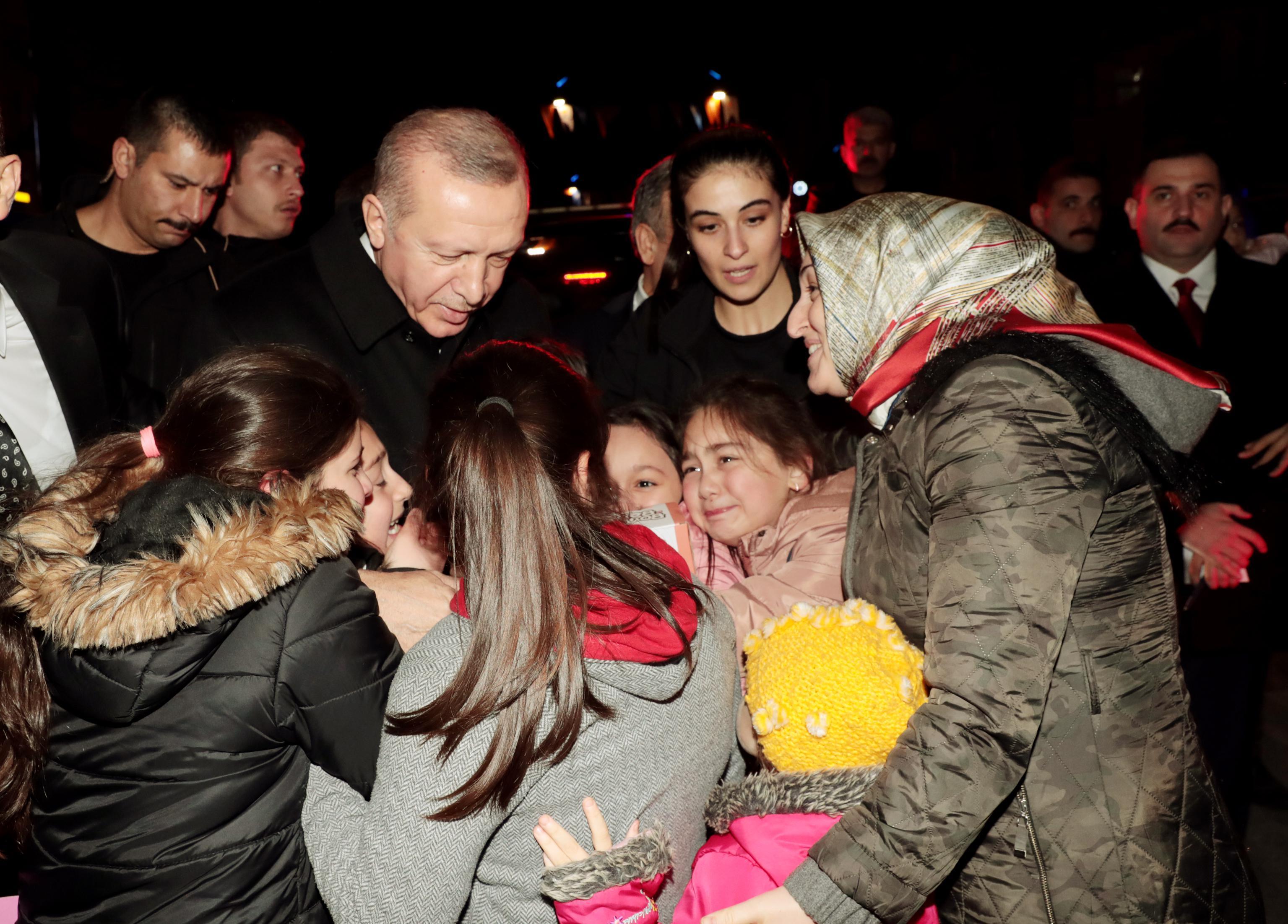 Çocuklardan Cumhurbaşkanı Erdoğana sevgi seli