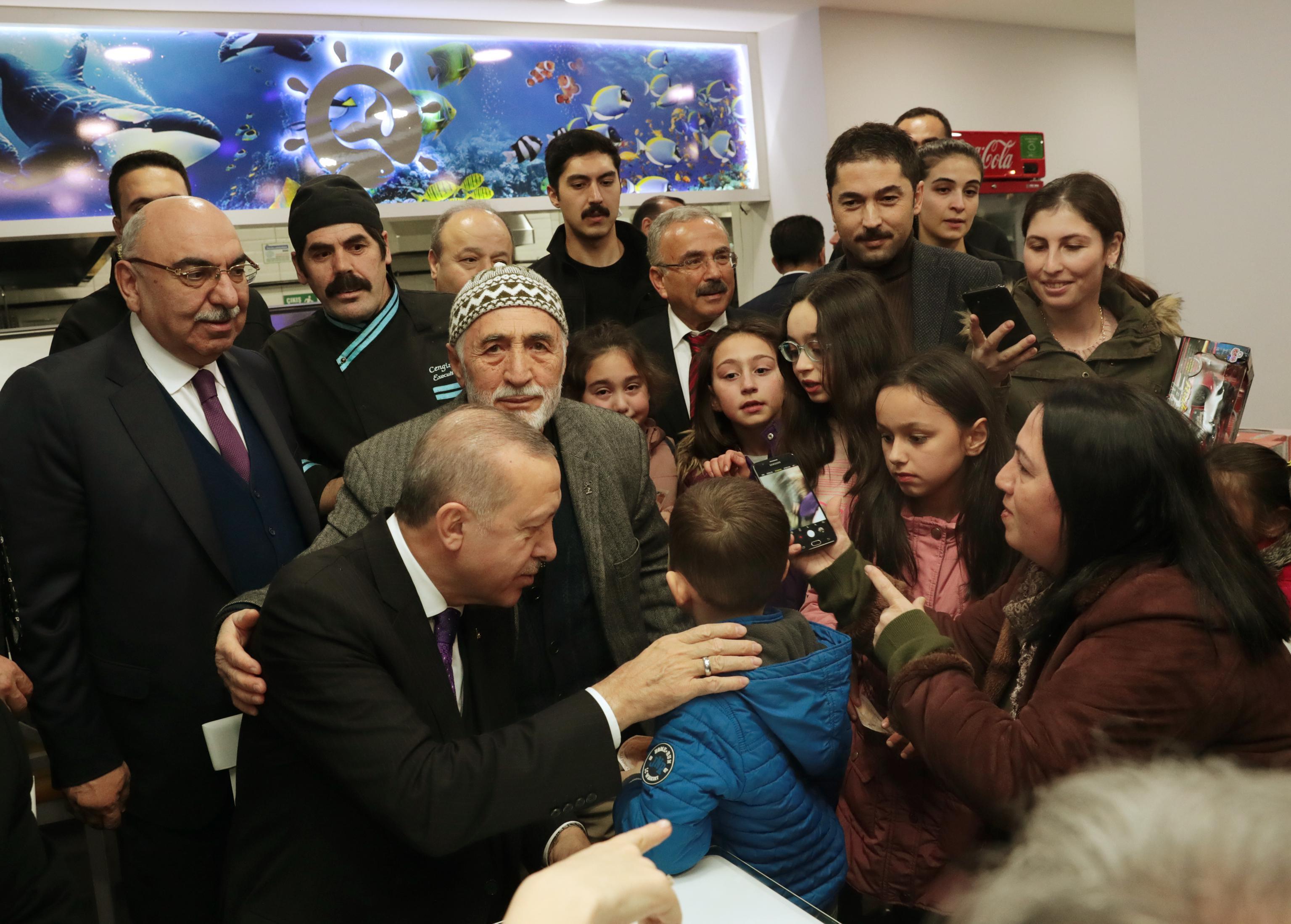 Çocuklardan Cumhurbaşkanı Erdoğana sevgi seli