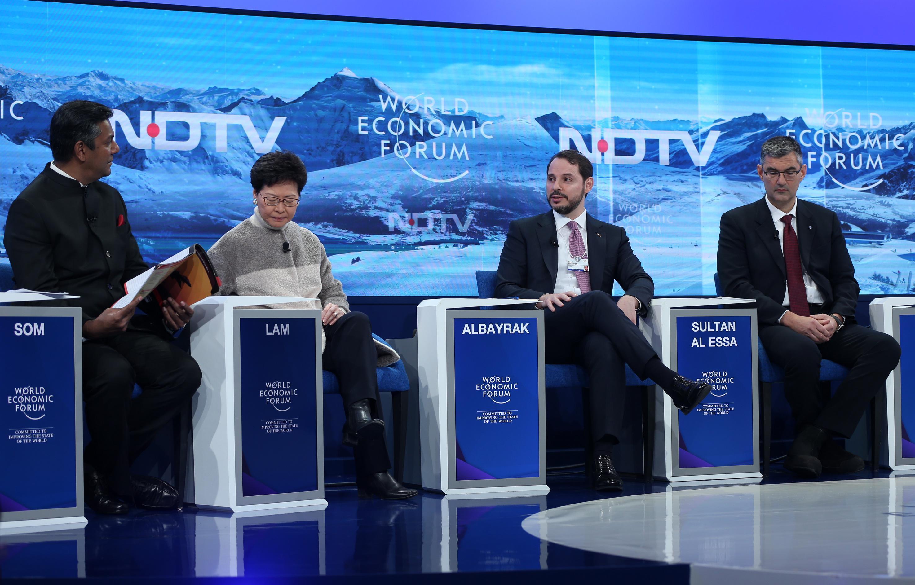 Bakan Albayraktan Davos zirvesinde önemli açıklamalar