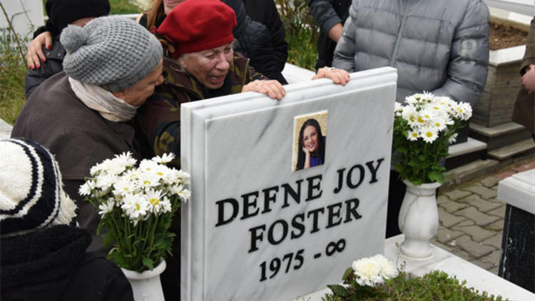 Son dakika... Defne Joy Fosterın annesi Hatice Foster gözyaşlarına boğuldu