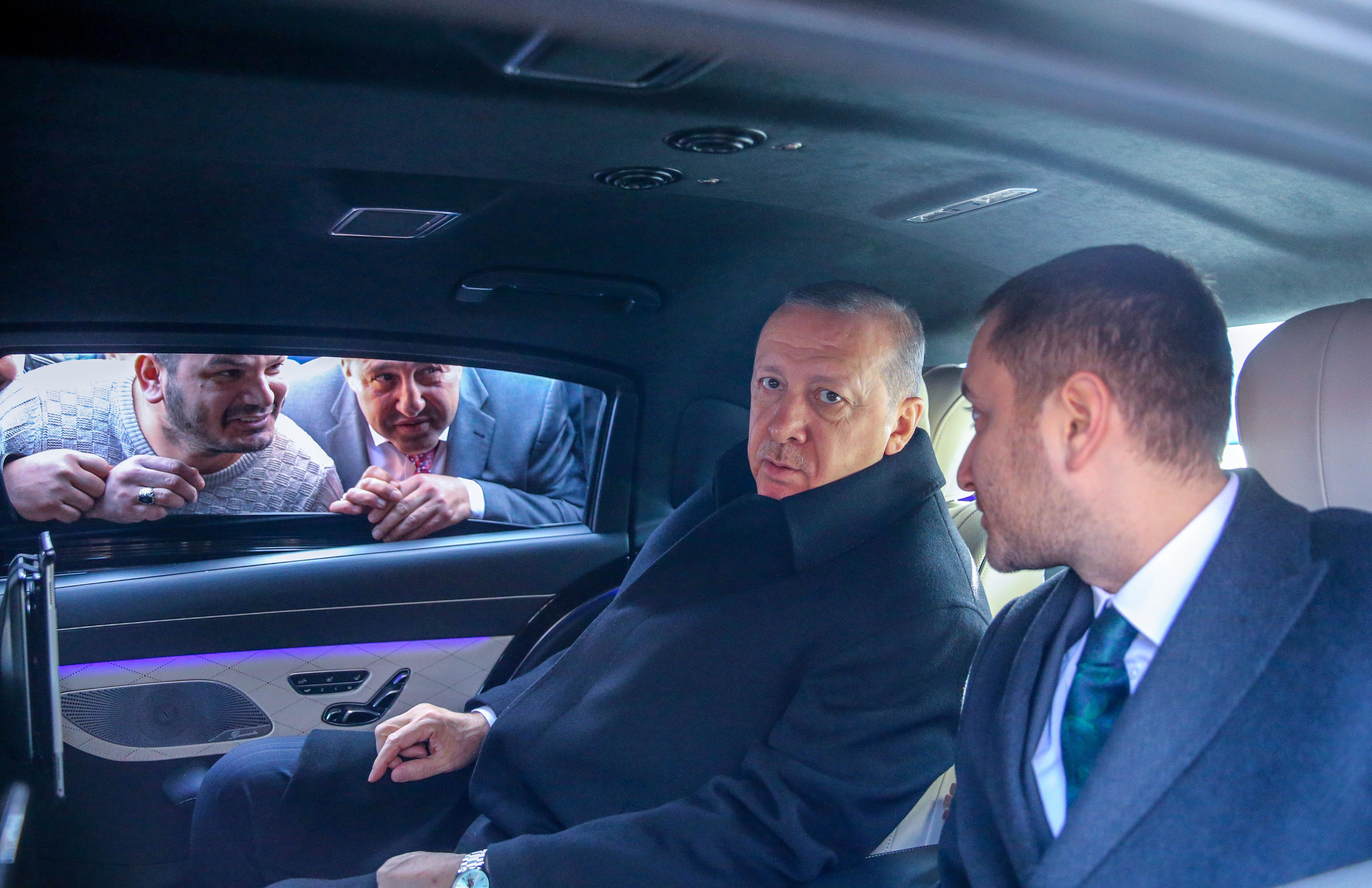 Cumhurbaşkanı Erdoğan minibüsçüleri görünce durdu... Bu dosyayı verdiler