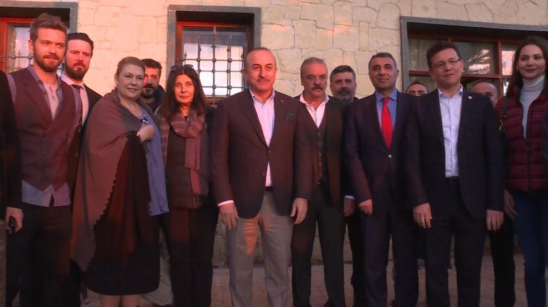 Dışişleri Bakanı Çavuşoğlu, dizi setini ziyaret etti