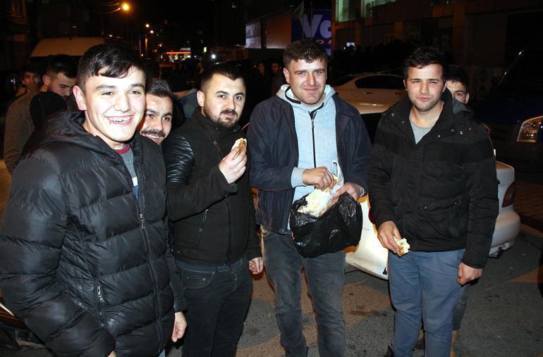 Türkiye Taş Kömürü Kurumuna alınacak 1000 işçi için gece sıra girdiler