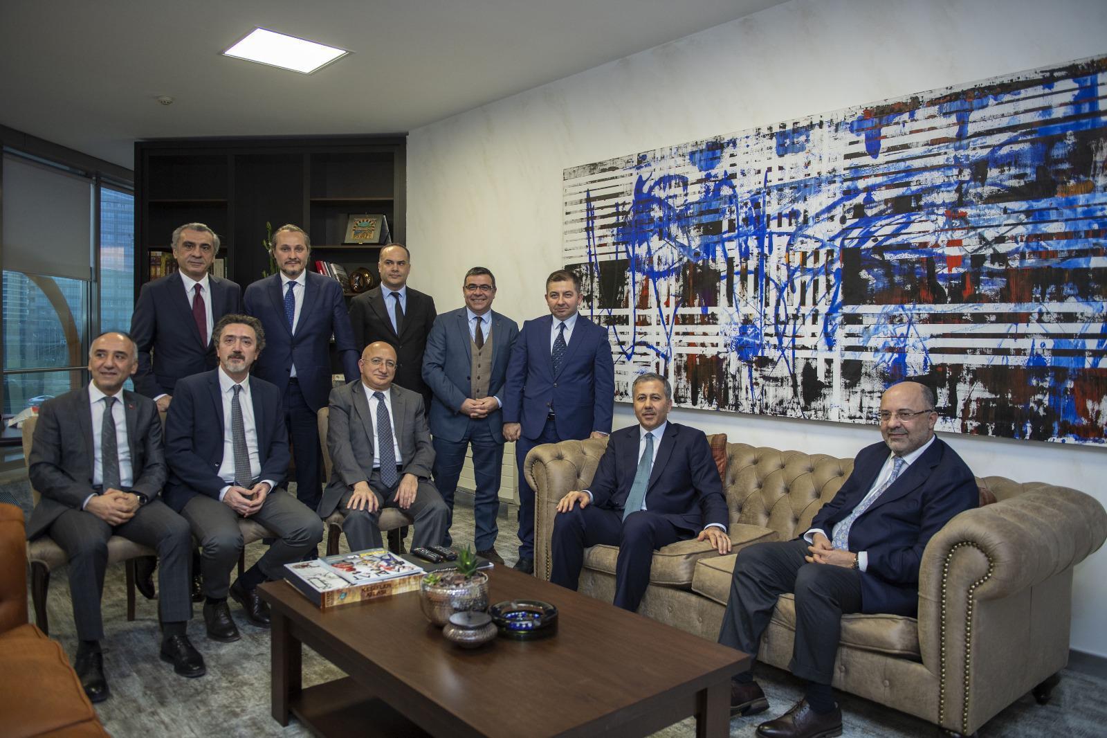 İstanbul Valisi Ali Yerlikaya, Mehmet Soysal’ı ziyaret etti