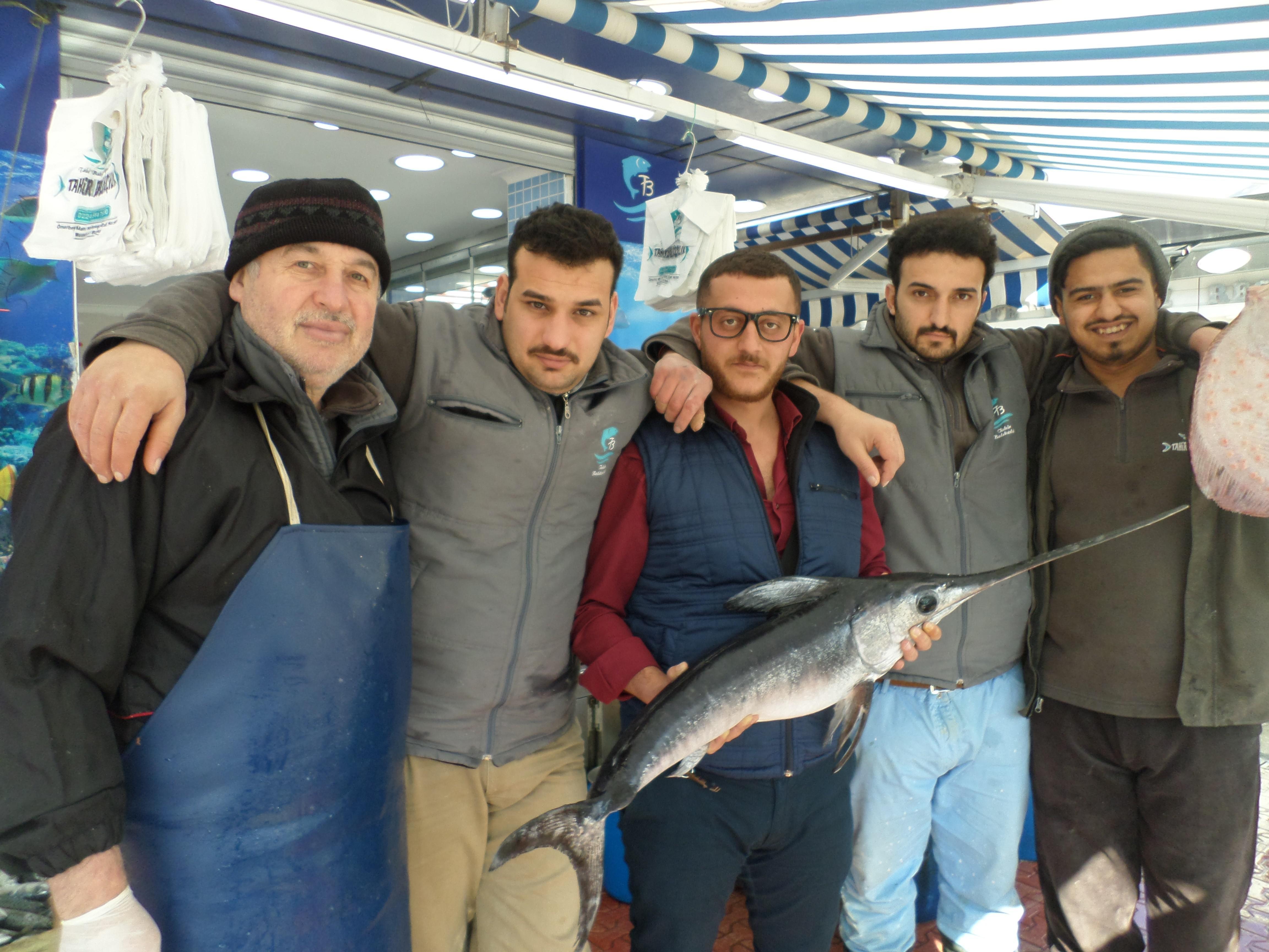 Mudanyada kılıç balığına yoğun ilgi