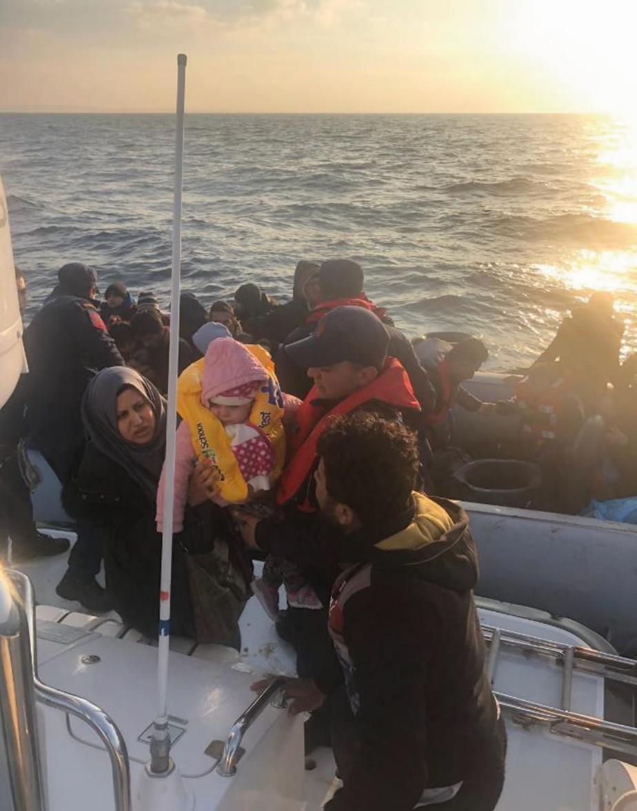 Kuşadası Körfezi’nde 118 kaçak göçmen yakalandı