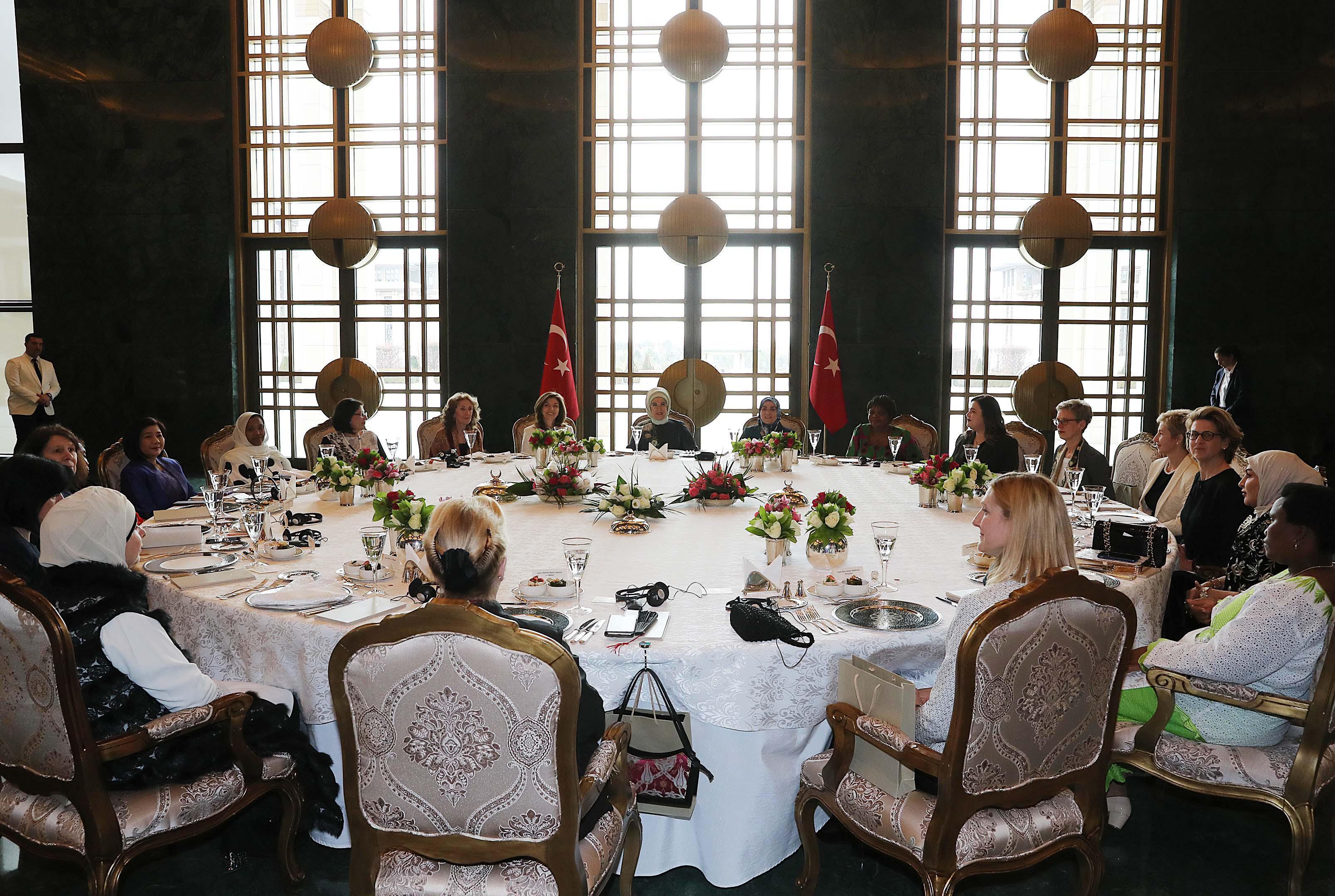 Emine Erdoğan: Kadınların, çocukların dertleri için kendimizi sorumlu hissediyoruz