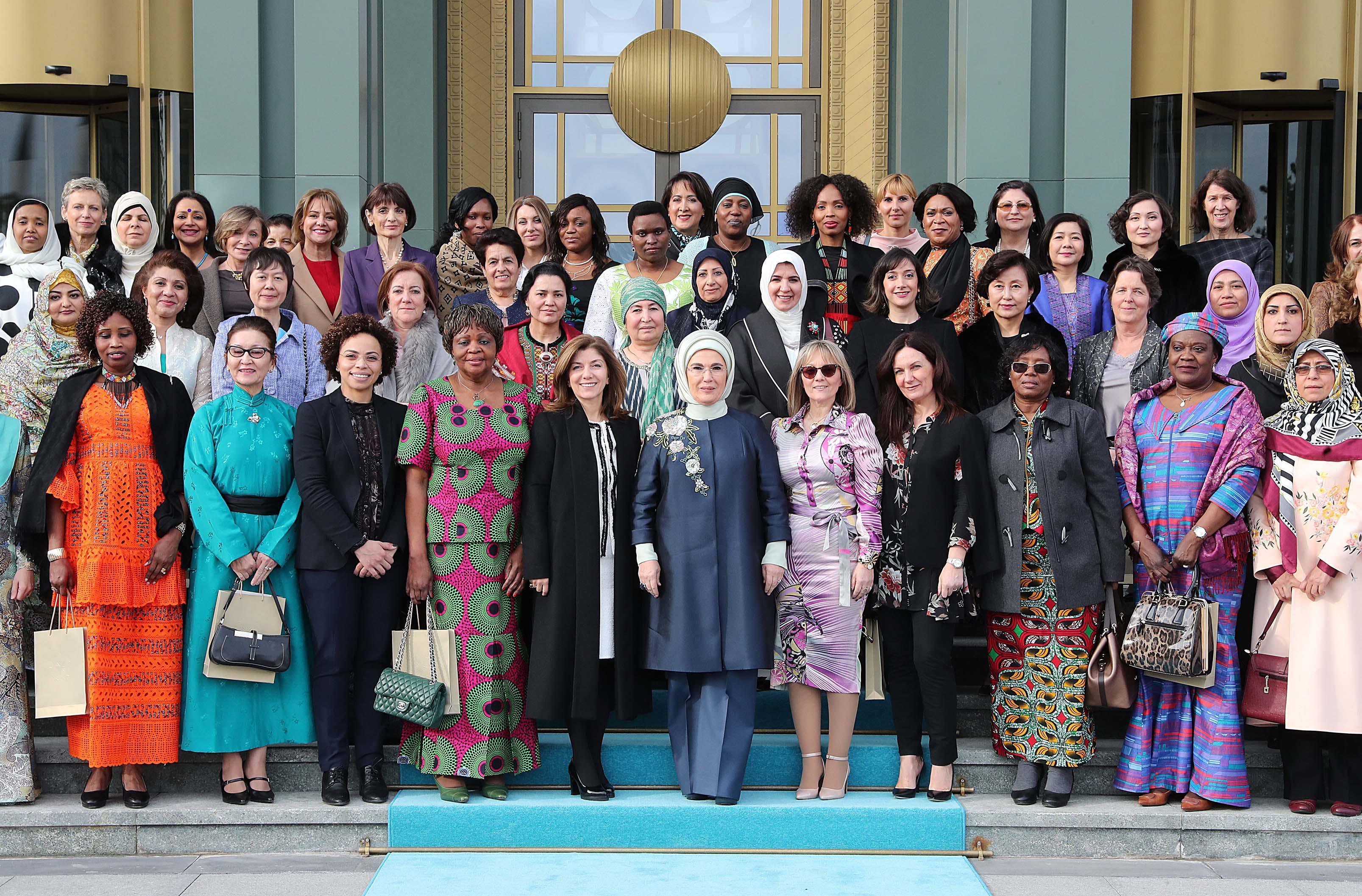 Emine Erdoğan: Kadınların, çocukların dertleri için kendimizi sorumlu hissediyoruz