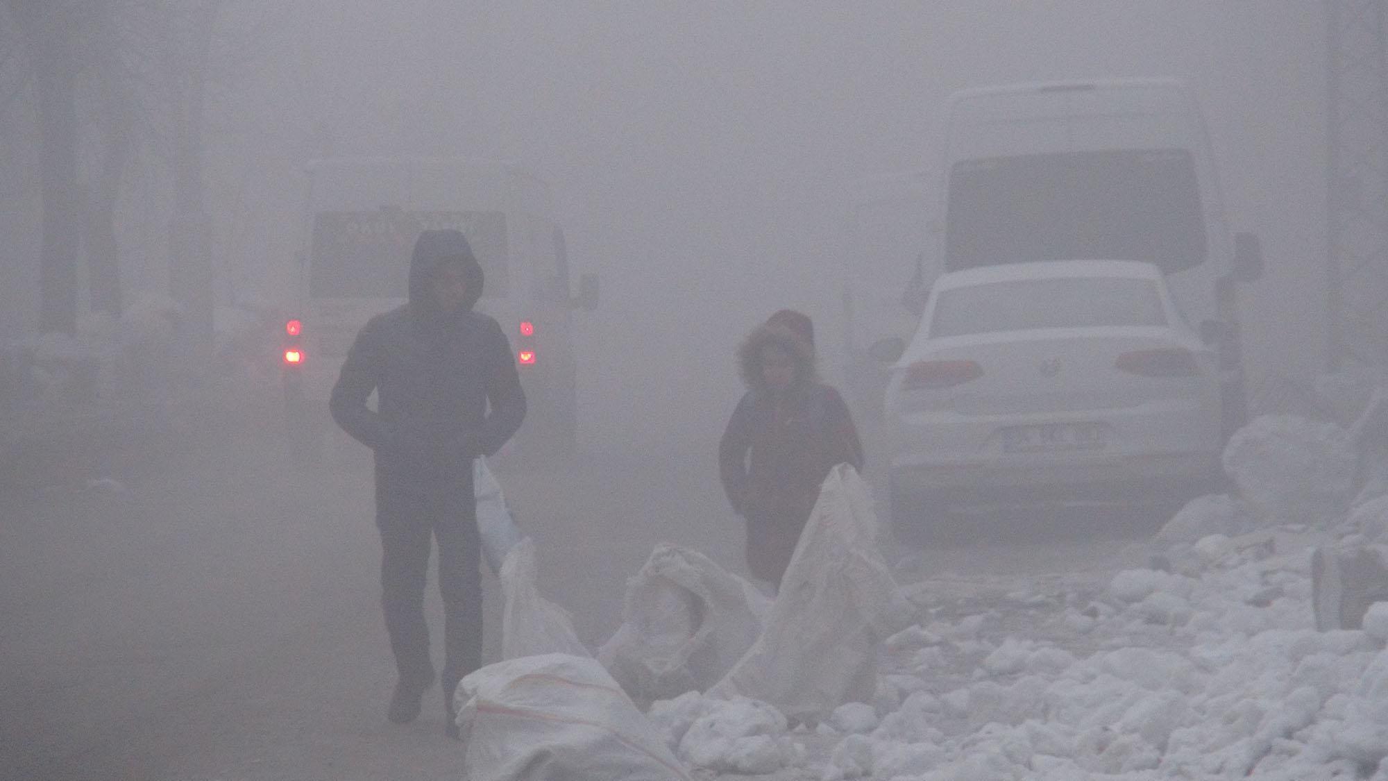 Yüksekova’da yoğun sis Görüş mesafesi 5 metreye düştü