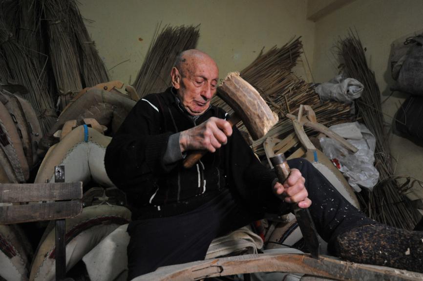 O, Bursanın tek semercisi: 74 yıldır severek yapıyor