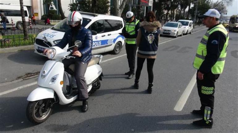 İstanbulda polis denetimi... Araçlar durduruldu, didik didik arandı