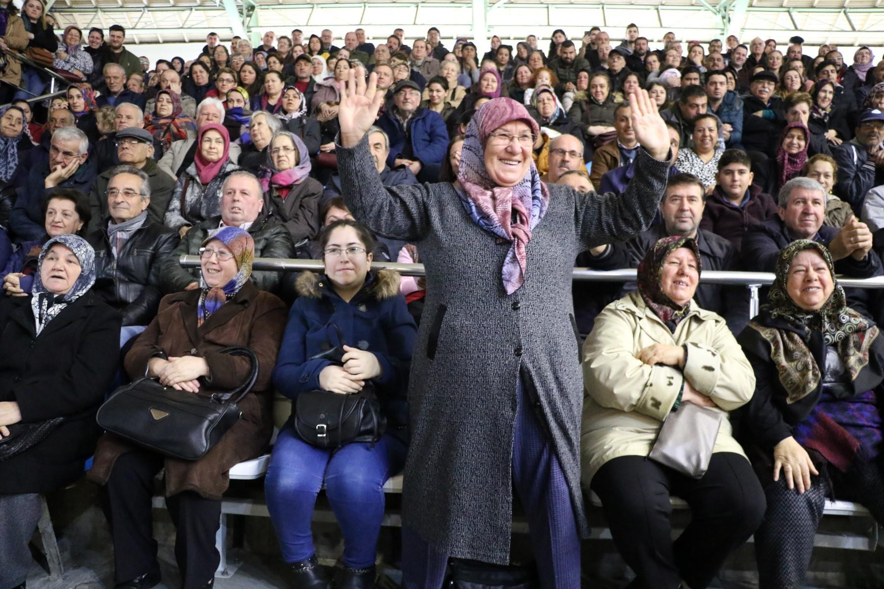 Edirnede 62 yaşındaki kadın TOKİden ev sahibi oldu, gözyaşlarını tutamadı