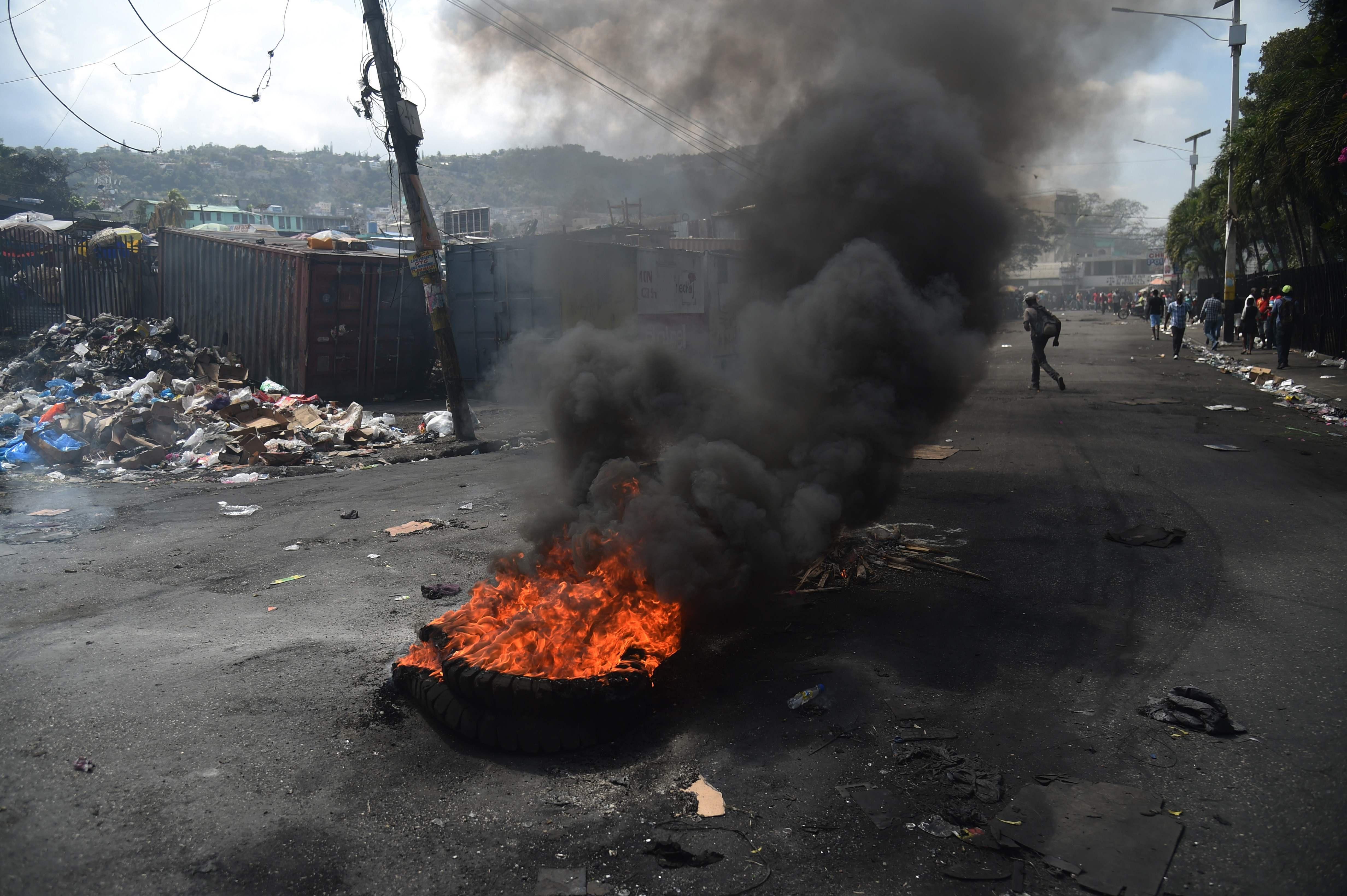 Haitide göstericiler yine sokaklarda