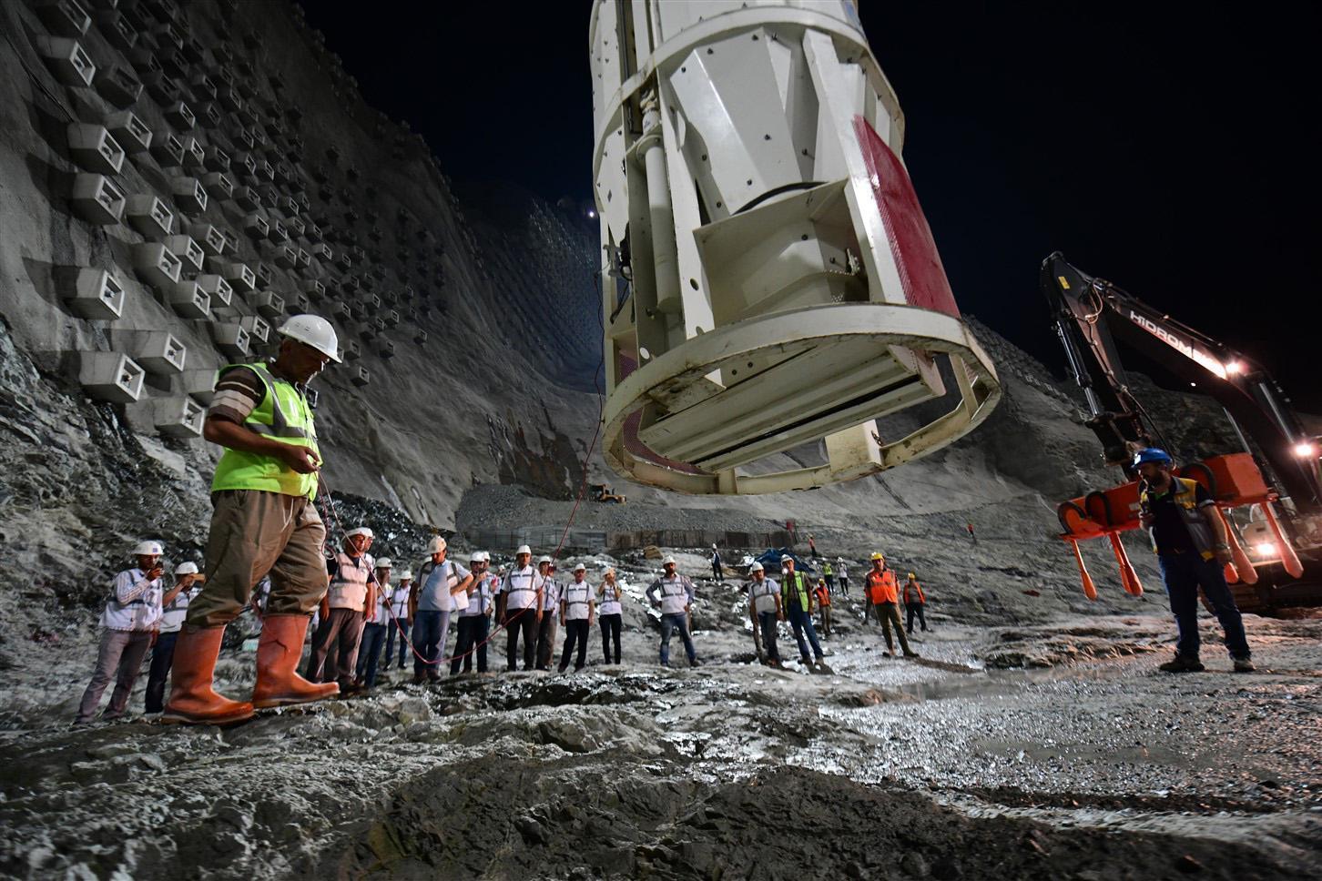 Türkiyenin en yüksek baraj inşaatında 64 metre gövdeye ulaşıldı