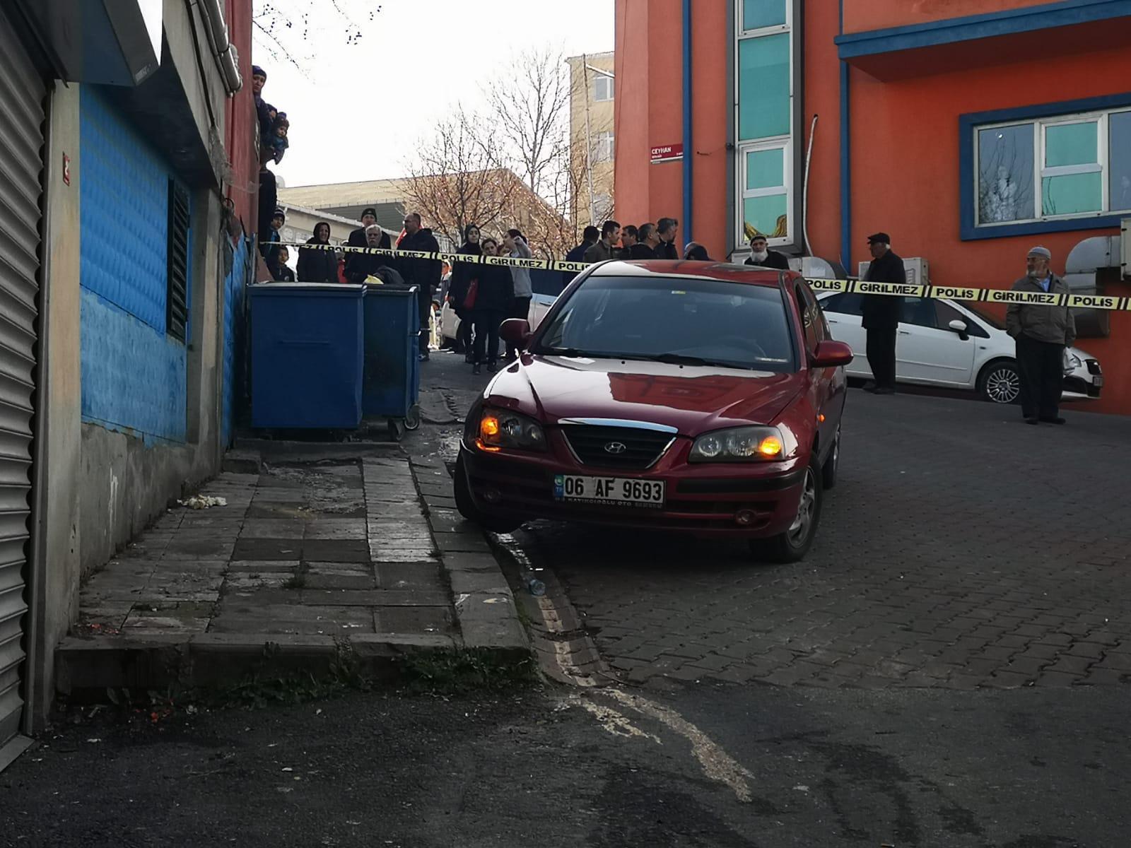 Üsküdarda korkunç kaza Otomobil kadını duvara sıkıştırdı