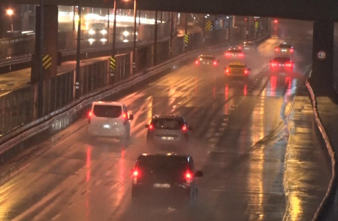 İstanbulda sağanak yağmur etkili oluyor