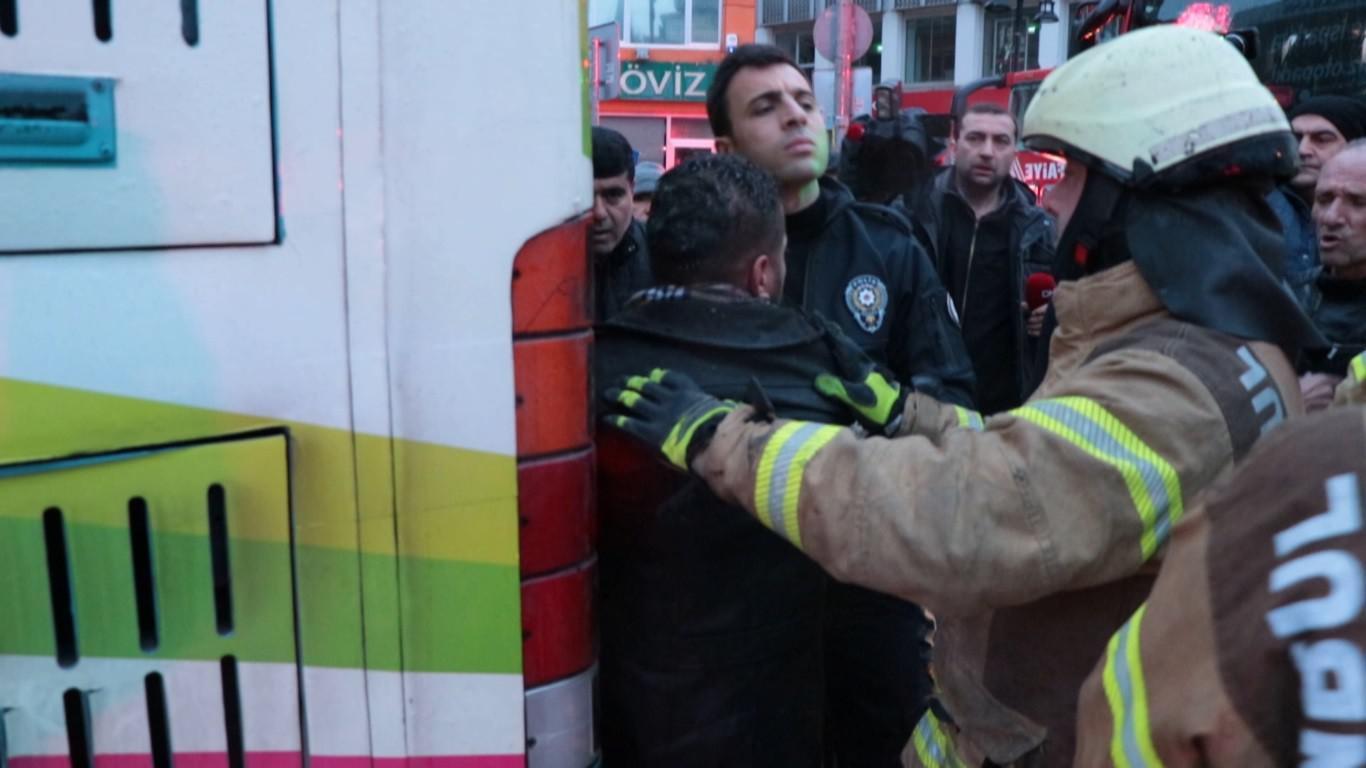 Kadıköy’de garip olay Bebeğim orada dedi otobüsün altına girdi