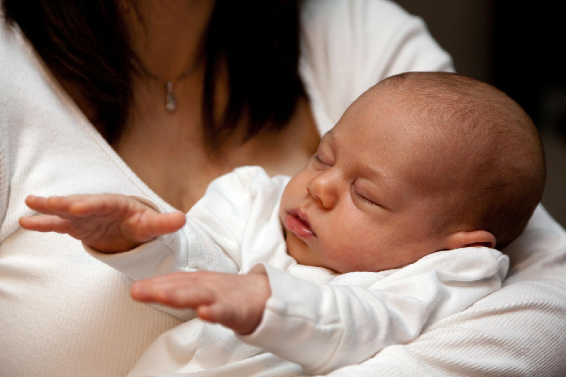 Bebekler neden kesintisiz uyumaz