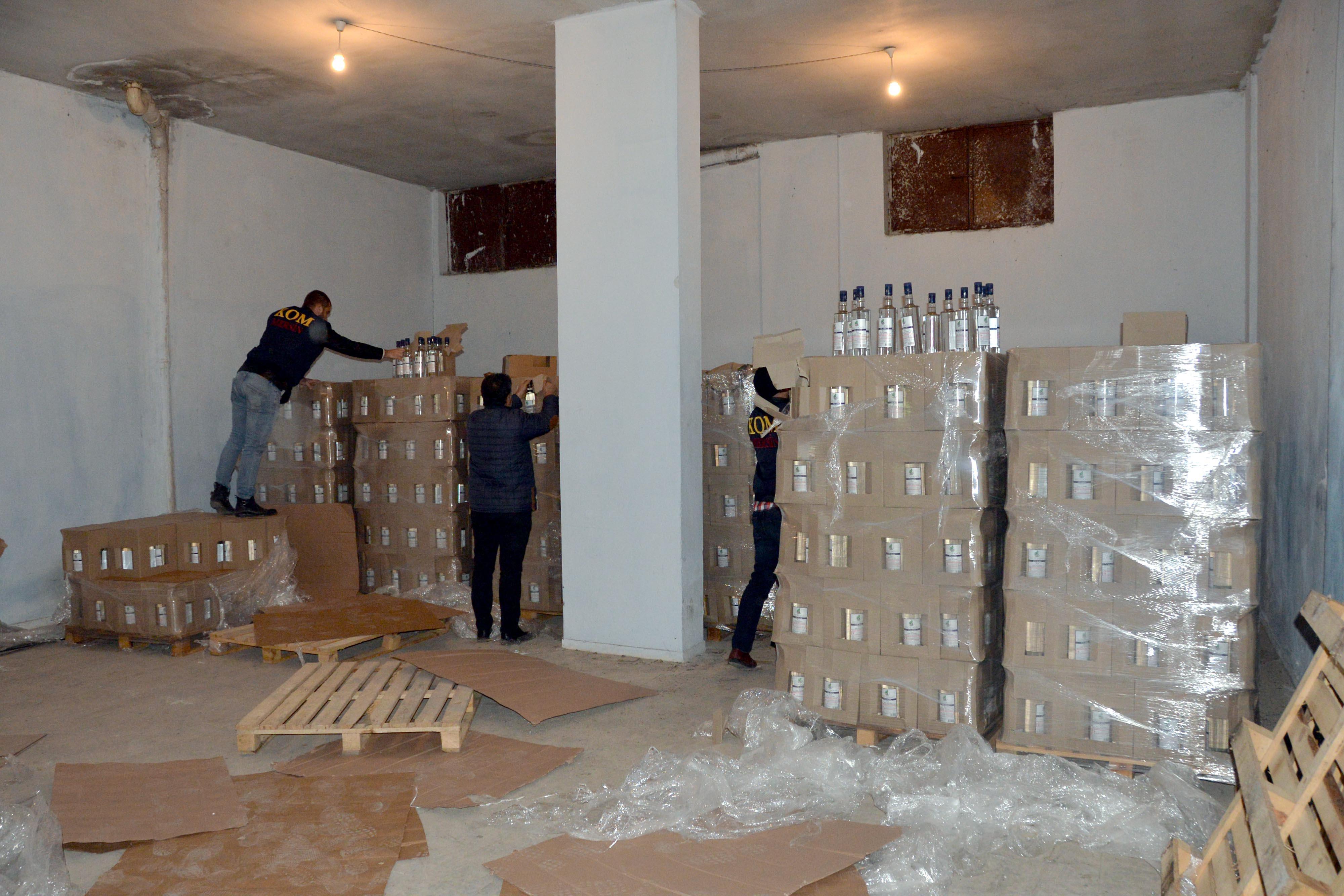 Mersin’de kaçak içki operasyonu 12 bin şişe...