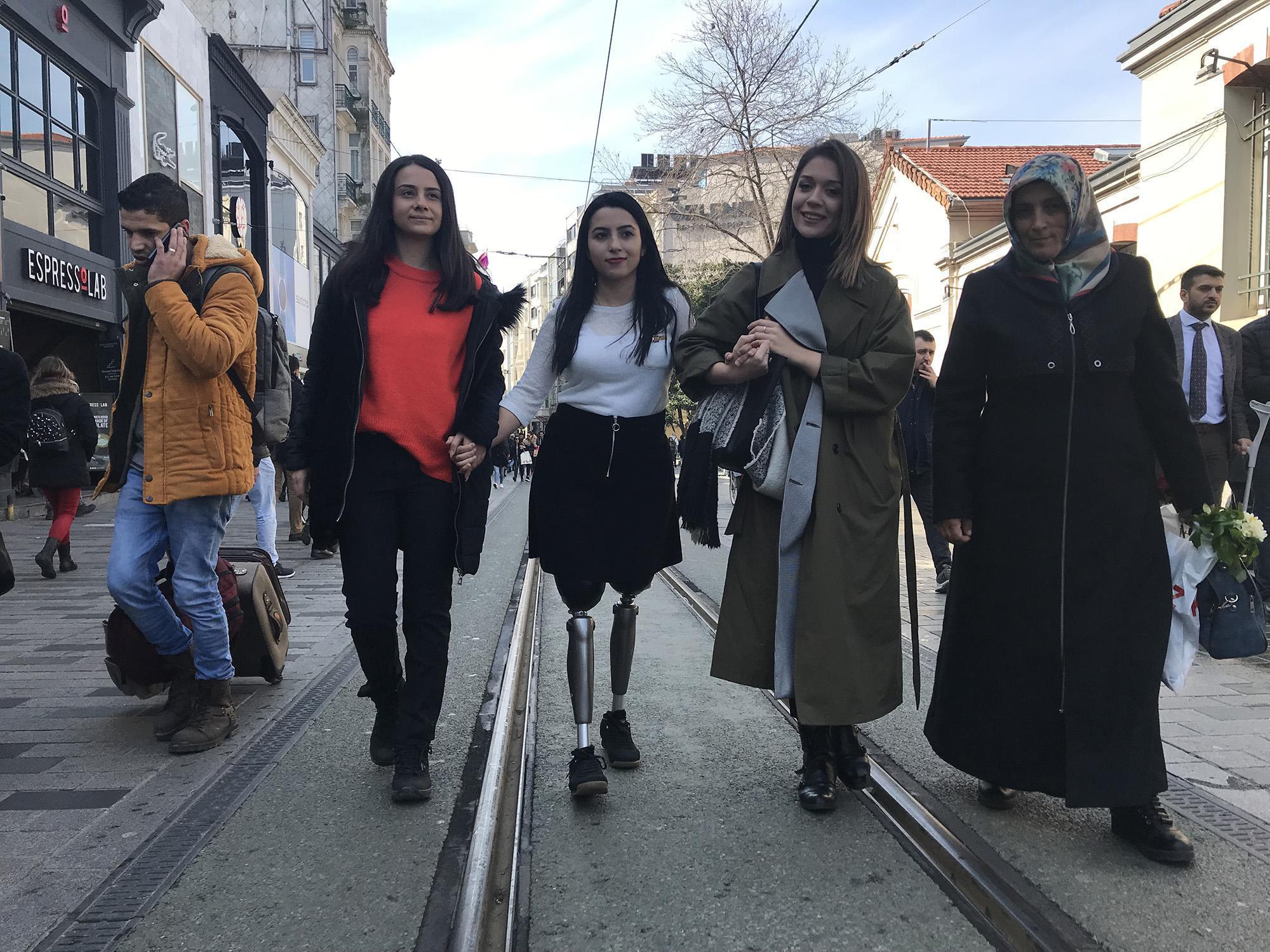 22 yıl sonra ilk adımlarını İstiklal Caddesinde attı