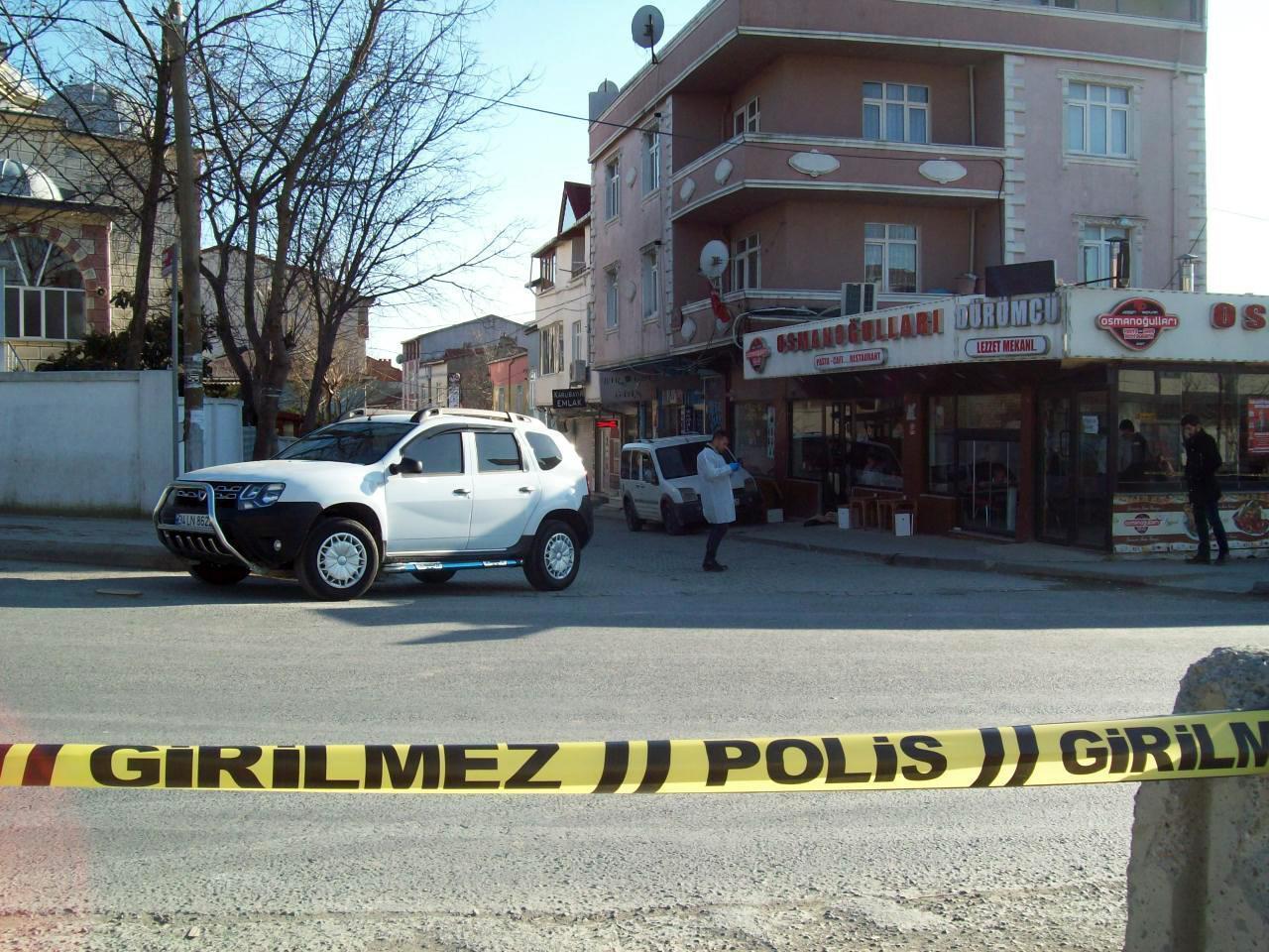 İstanbul Arnavutköyde çatışmada iki kardeşini kaybeden ağabey yas evinin önünde intihar girişiminde bulundu