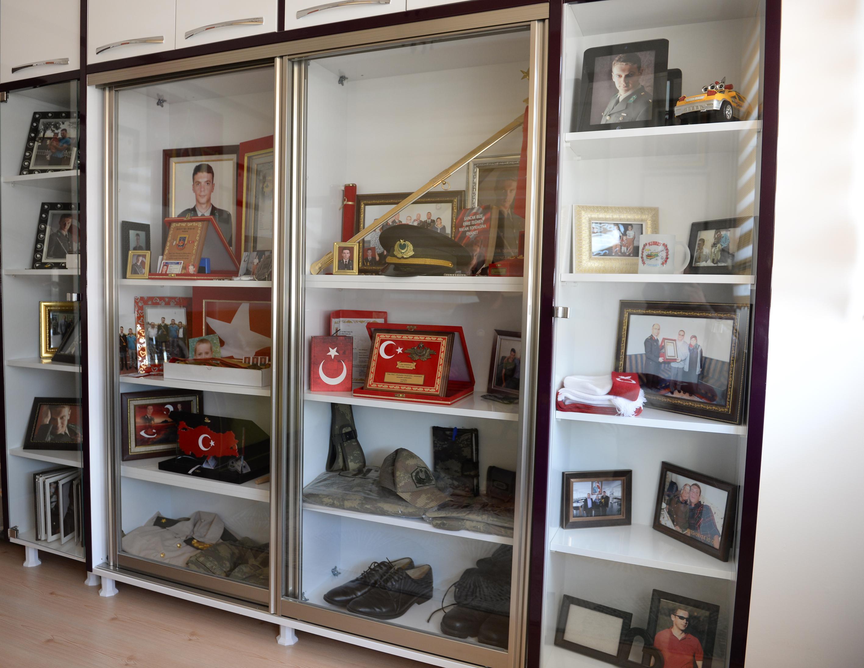 Şehit Teğmen Emre Asın ailesi hatıralarını özel odada yaşatıyor