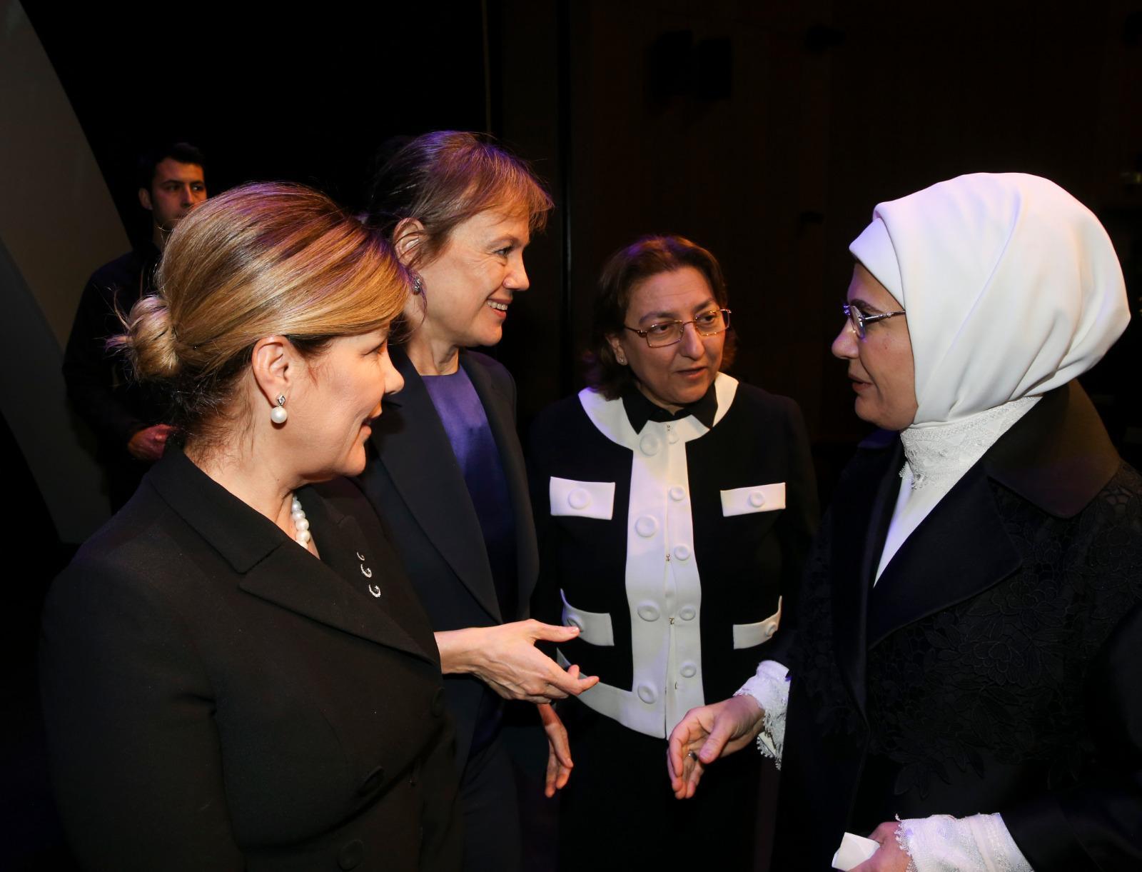 Emine Erdoğan:  Lütfen kız çocuklarımızın zihinlerine barikatlar yerleştirmeyelim