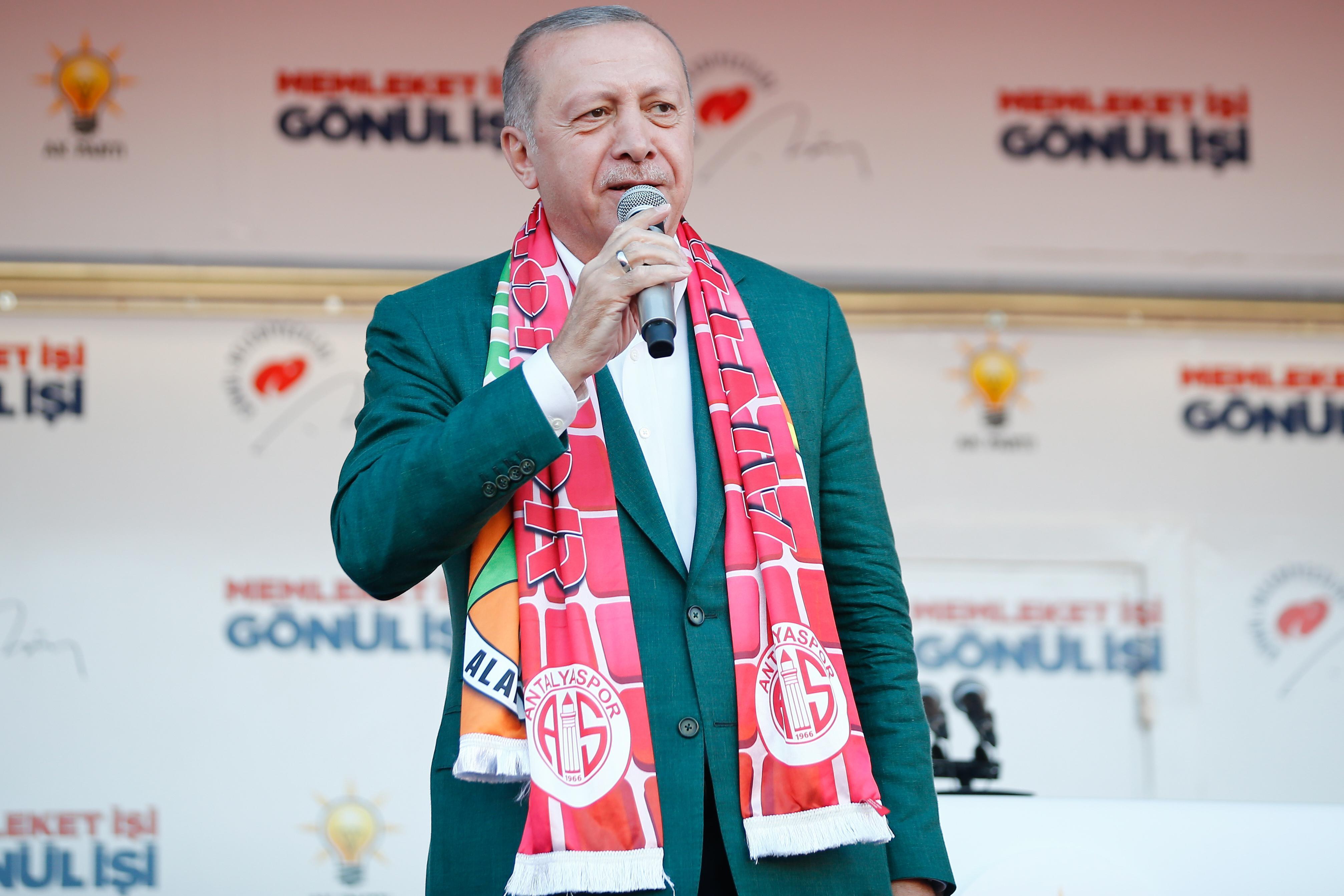 Erdoğan: Oy için bölücülere taşeronluk yapanlar mücadelemizi idrak edemez