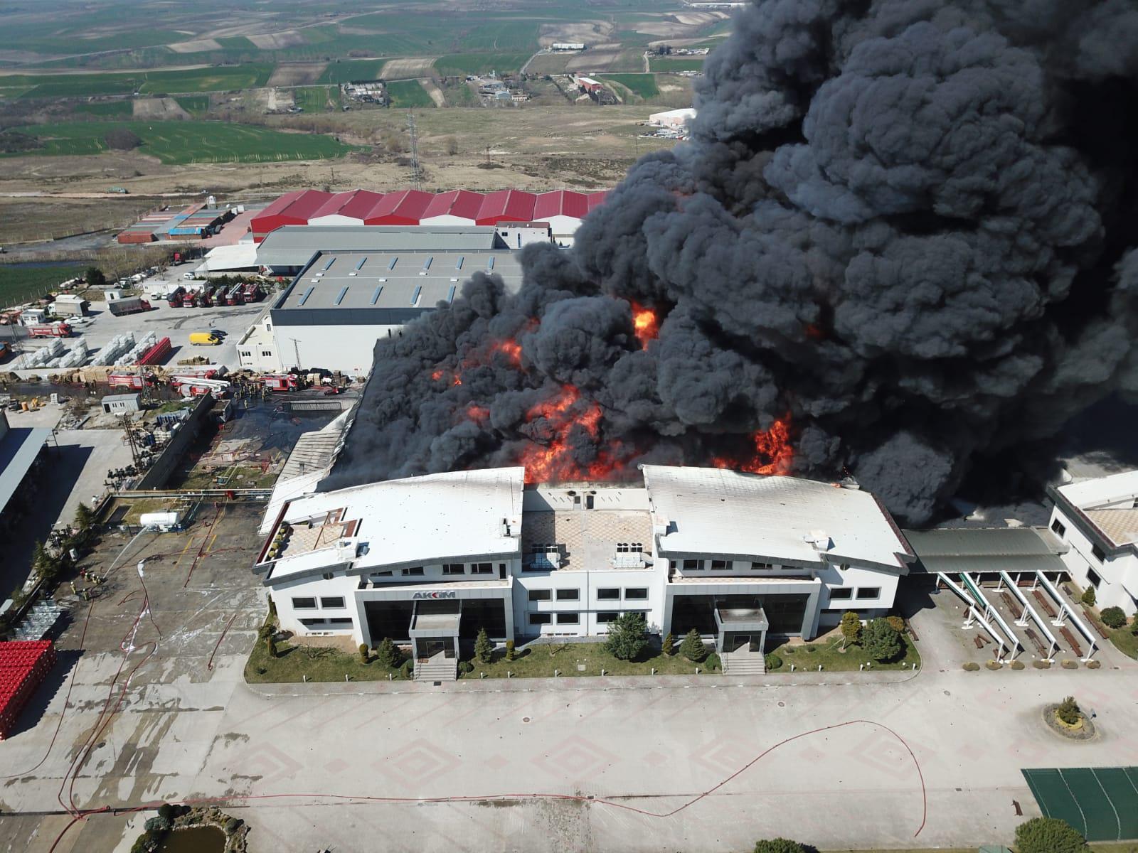 İstanbul Arnavutköy’deki fabrika yangını tamamen söndürüldü