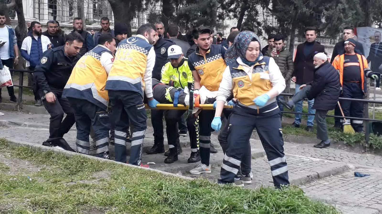 İstanbulda özel halk otobüsü kaza yaptı: Yaralılar var