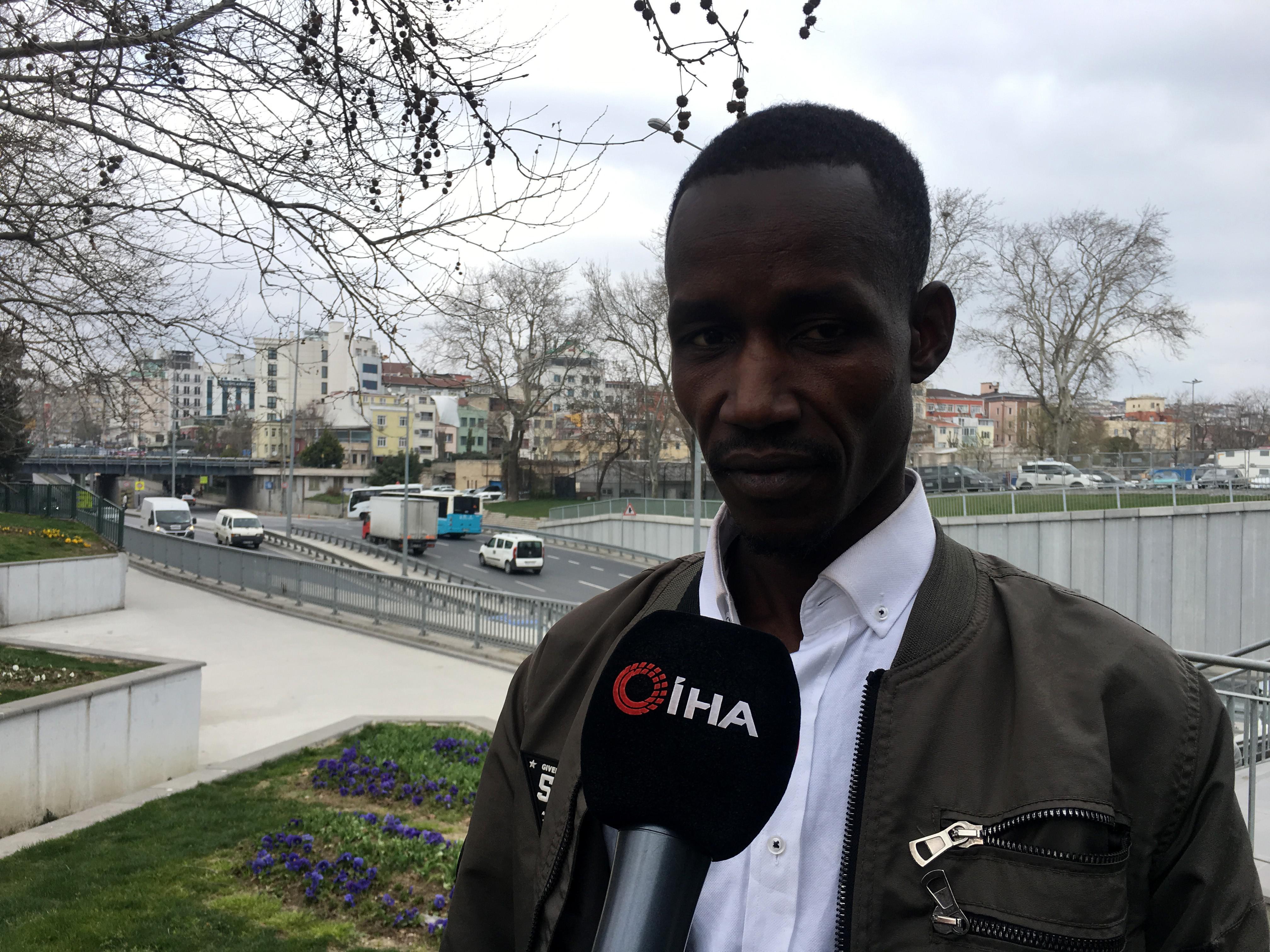 Senegalli yolcuya sözleri şoke etmişti Diğer taksiciler bu hale getirdi