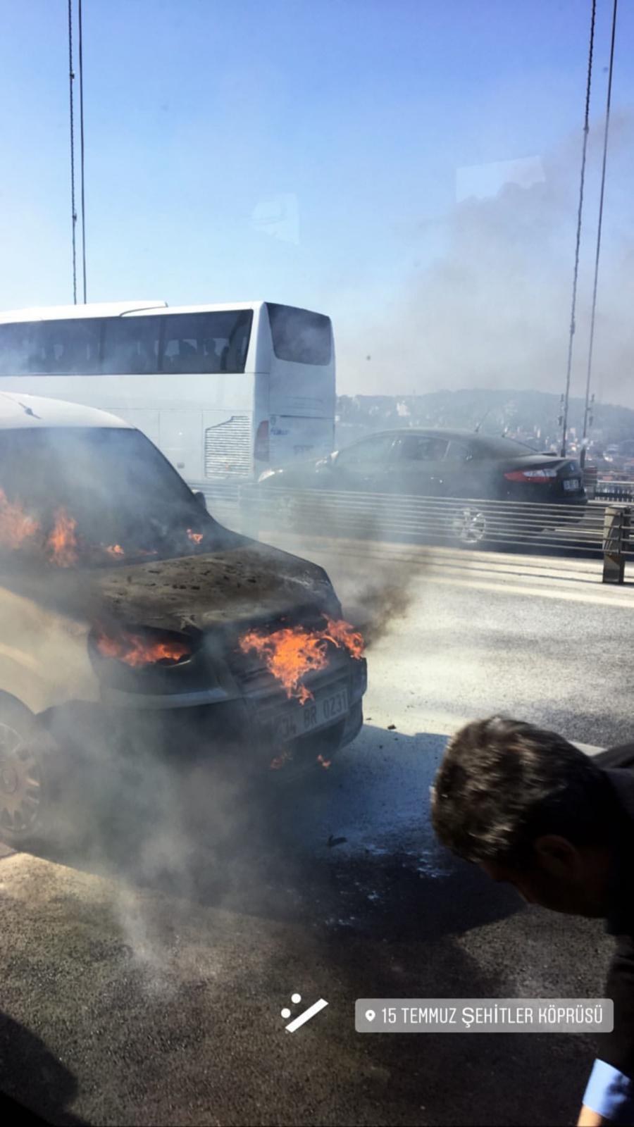 15 Temmuz Şehitler Köprüsü üzerinde polis aracı yandı
