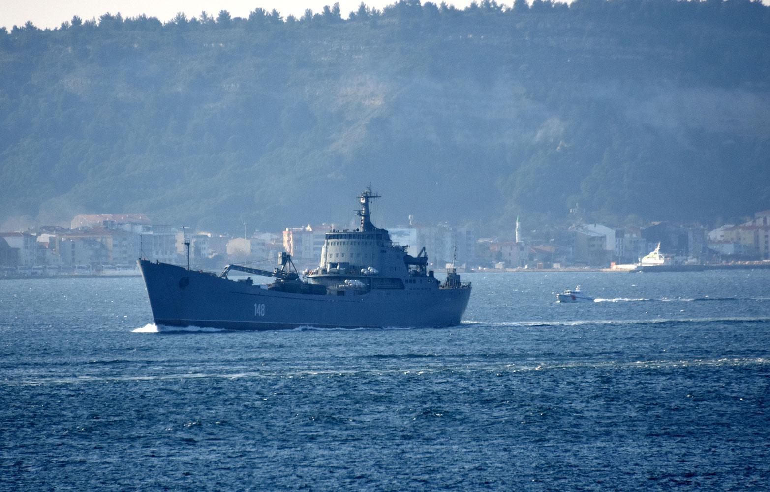 Rus gemisi Çanakkale Boğazından geçti