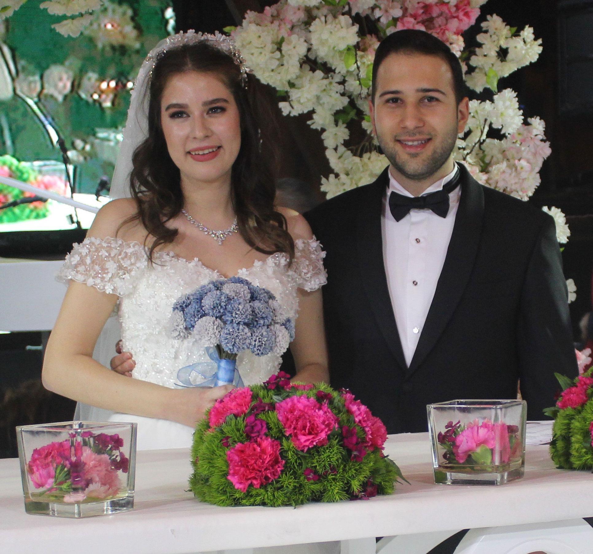 Ömür Gedikin 24 yaşındaki kızı Tayga Gedik, Mete Akınal ile Gaziantepte evlendi
