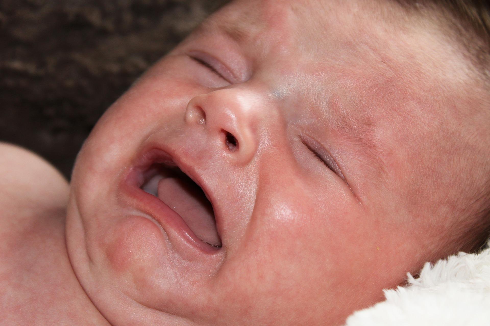 Bebeklerde kabızlık neden olur Bebeklerde kabızlığı önlemenin yolları