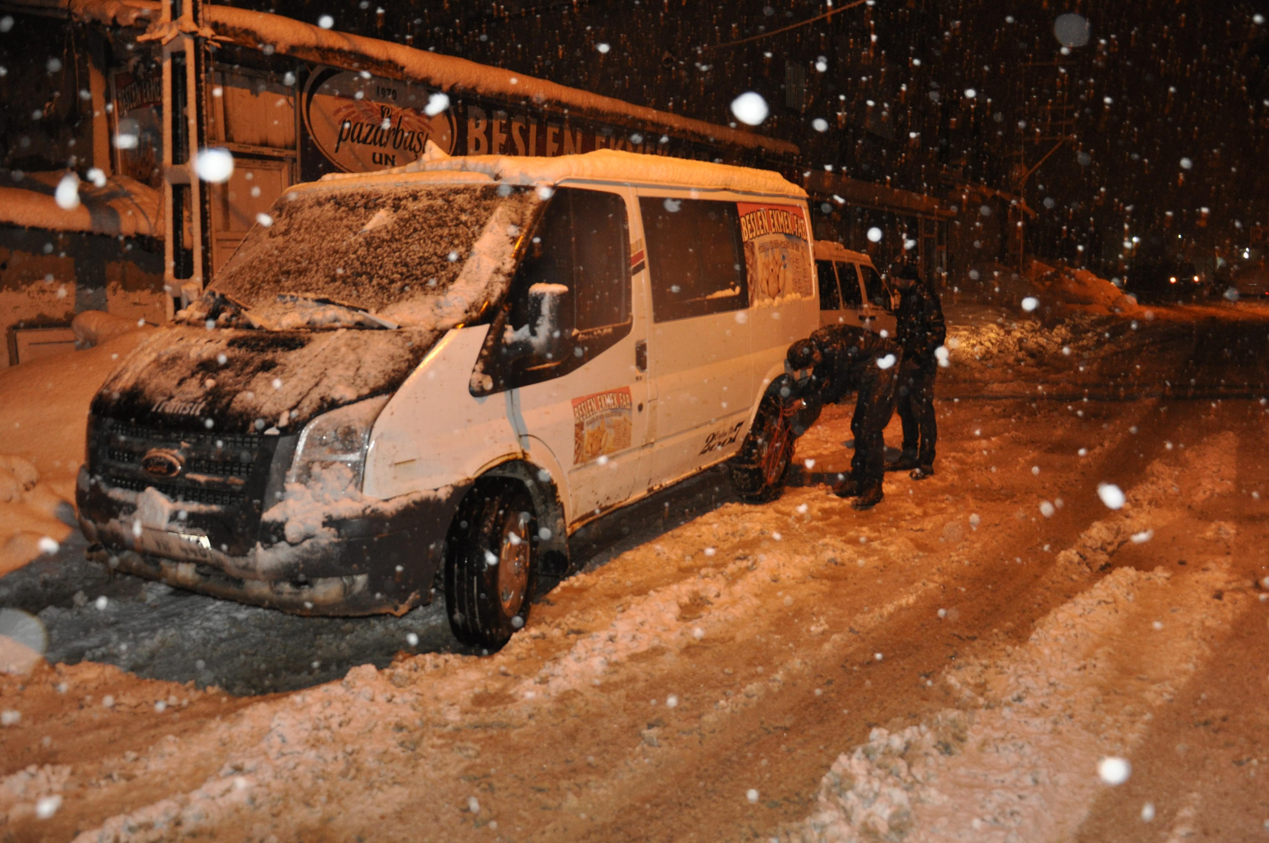 Yüksekova’da kar etkili oldu