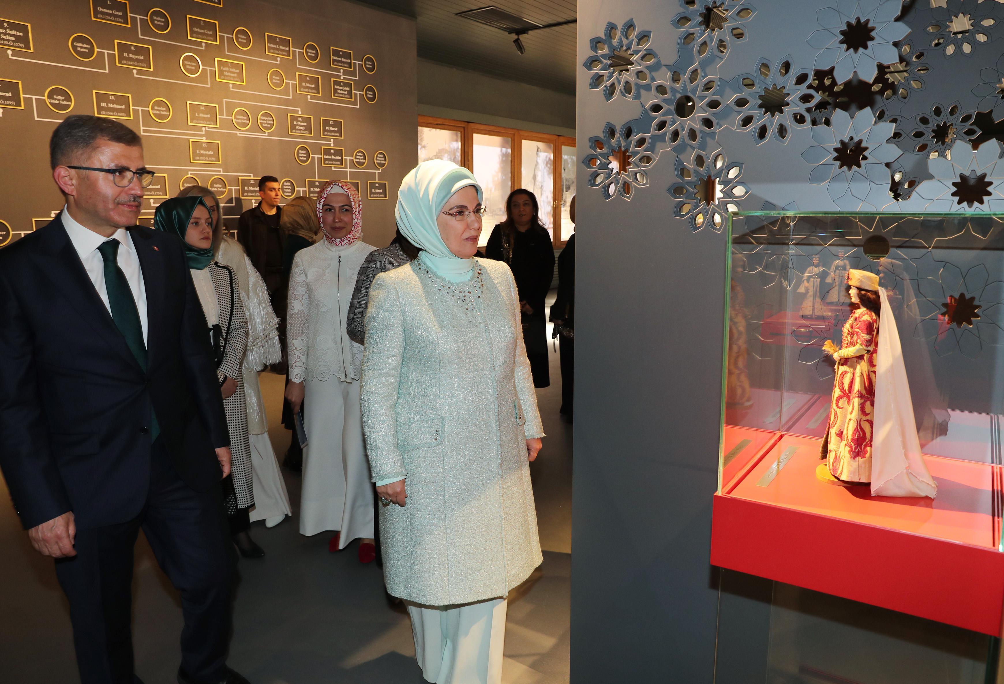 Emine Erdoğan, Üsküdar’da kadınlarla bir araya geldi