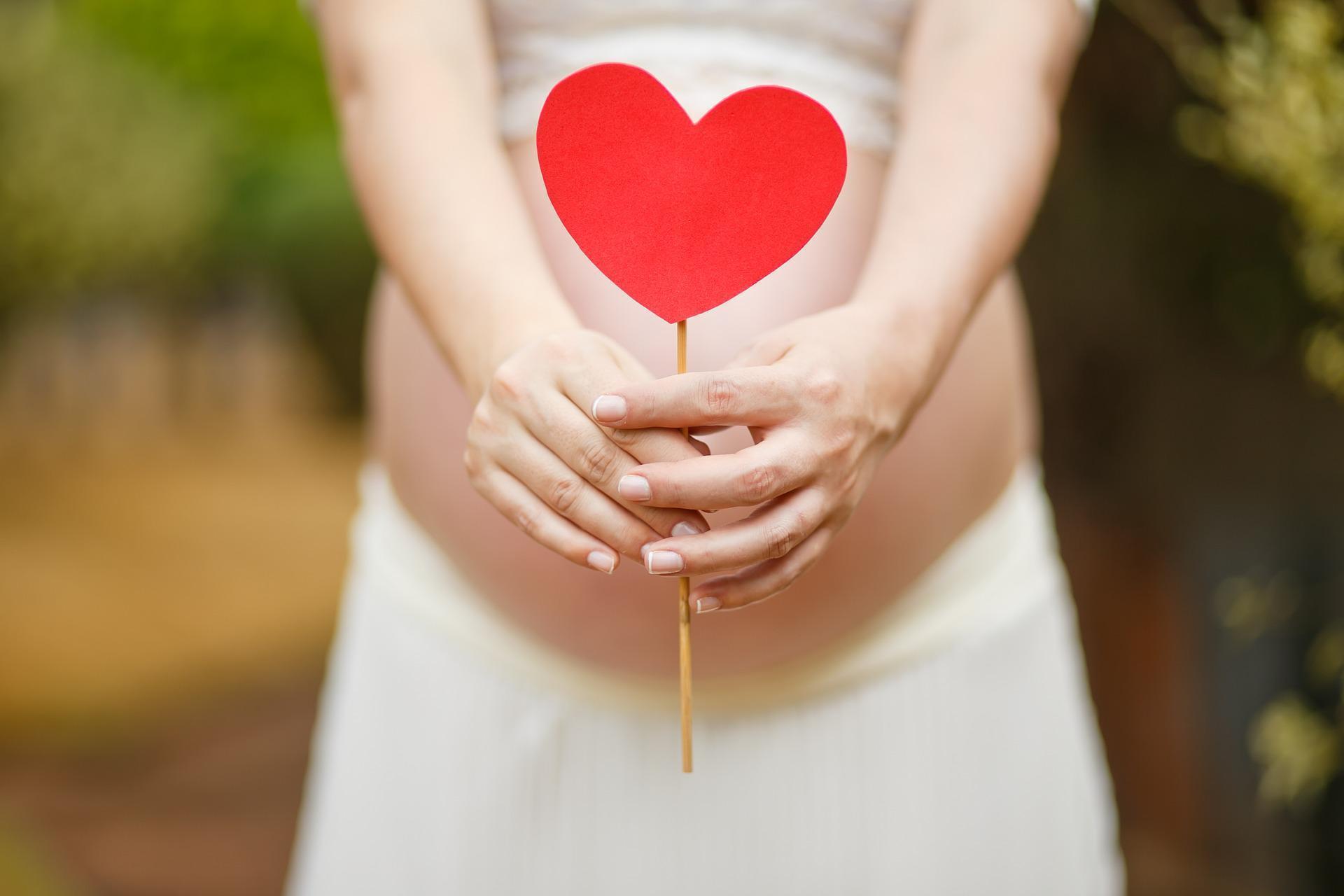 Hamilelikte cinsel ilişki yaşanır mı Hamilelikte cinsel ilişki yaşamanın yarar ve zararları nelerdir