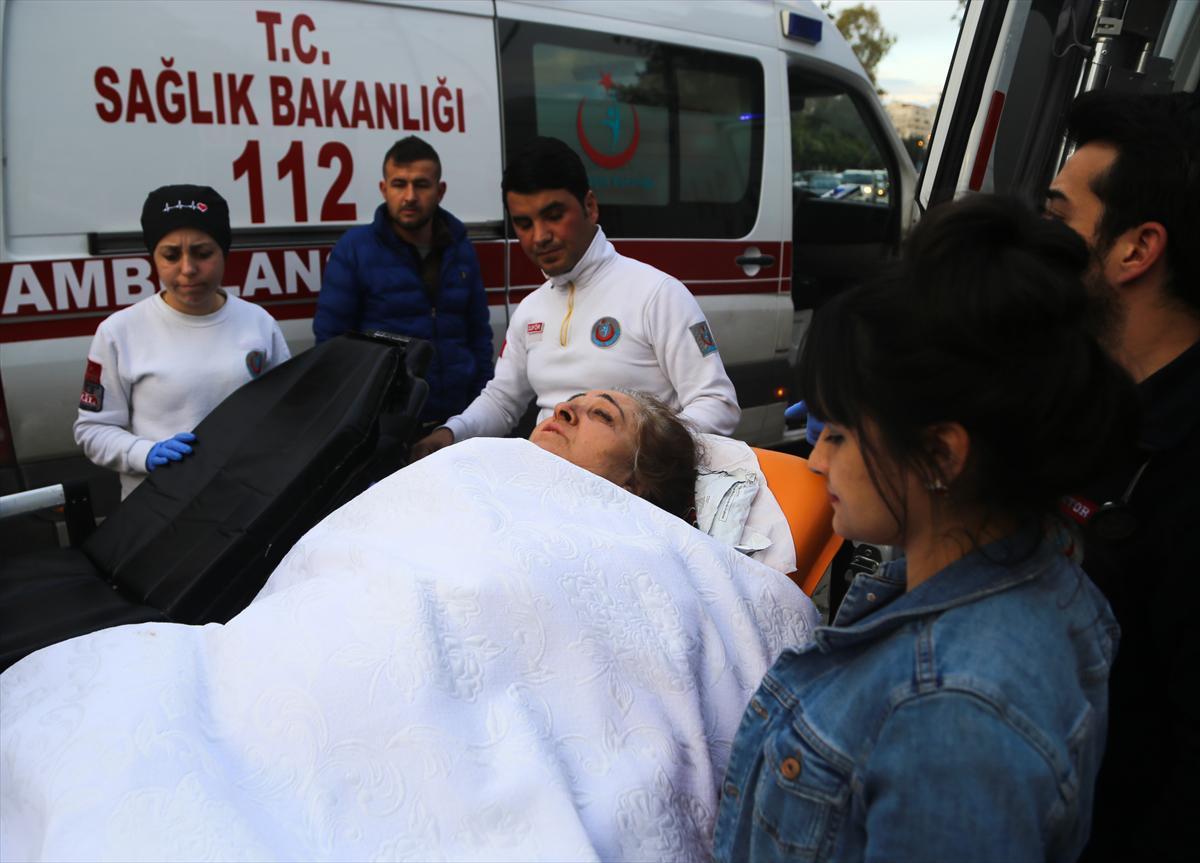 Adanada hasta taşıyan ambulans kaza yaptı