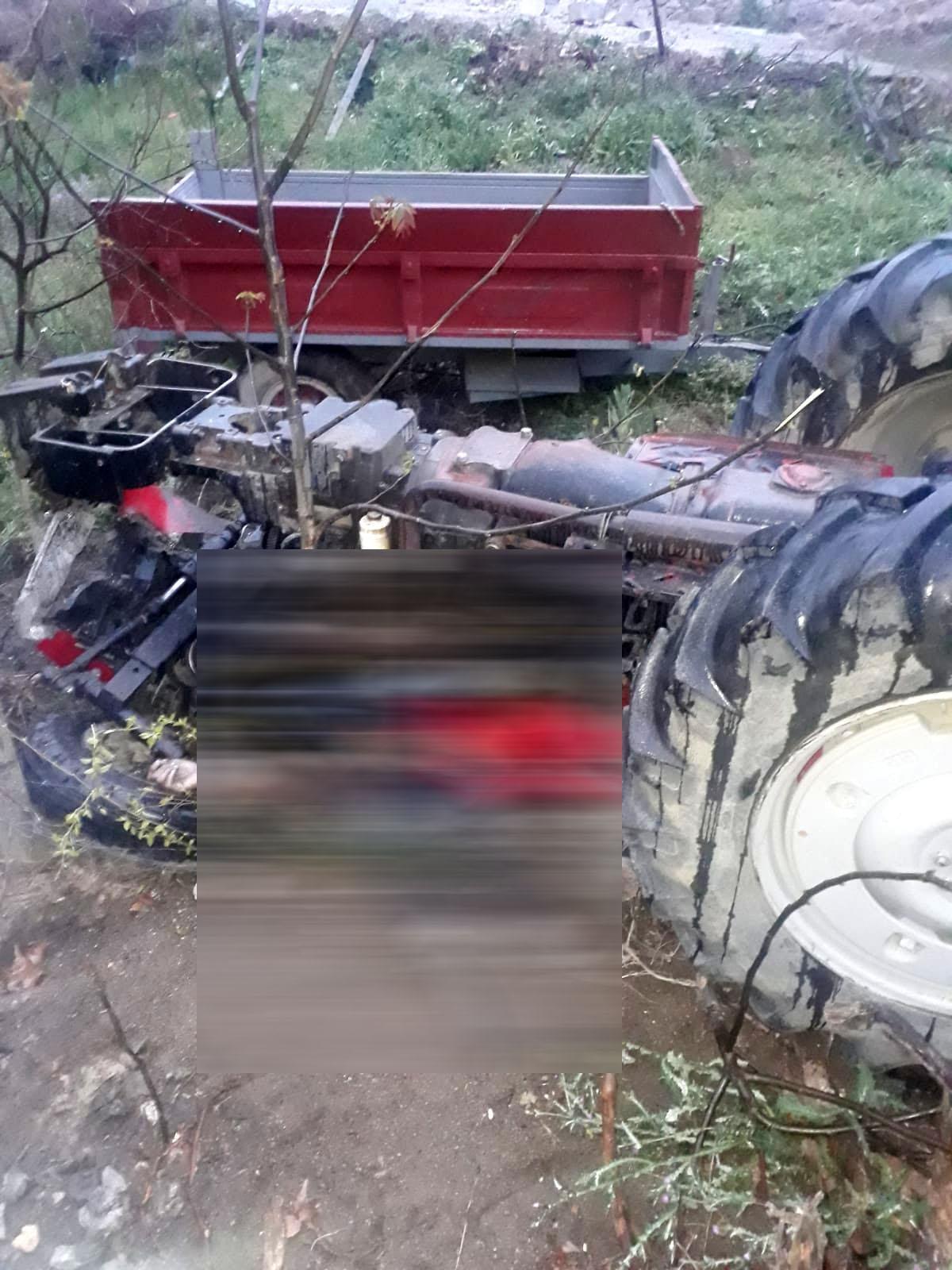 Devrilen traktörün altında kalan çocuk hayatını kaybetti