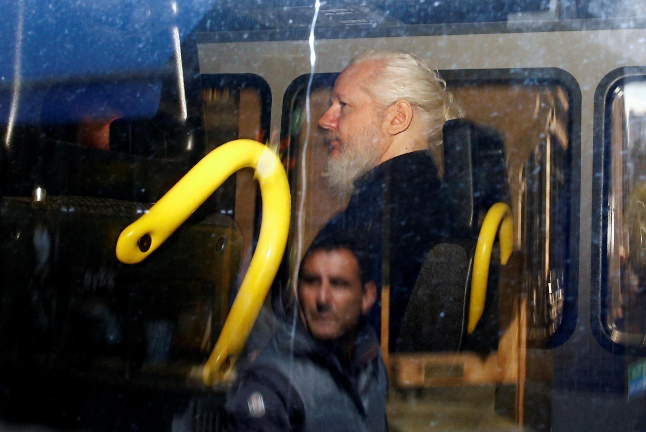 Son dakika Wikileaks kurucusu Julian Assange tutuklandı