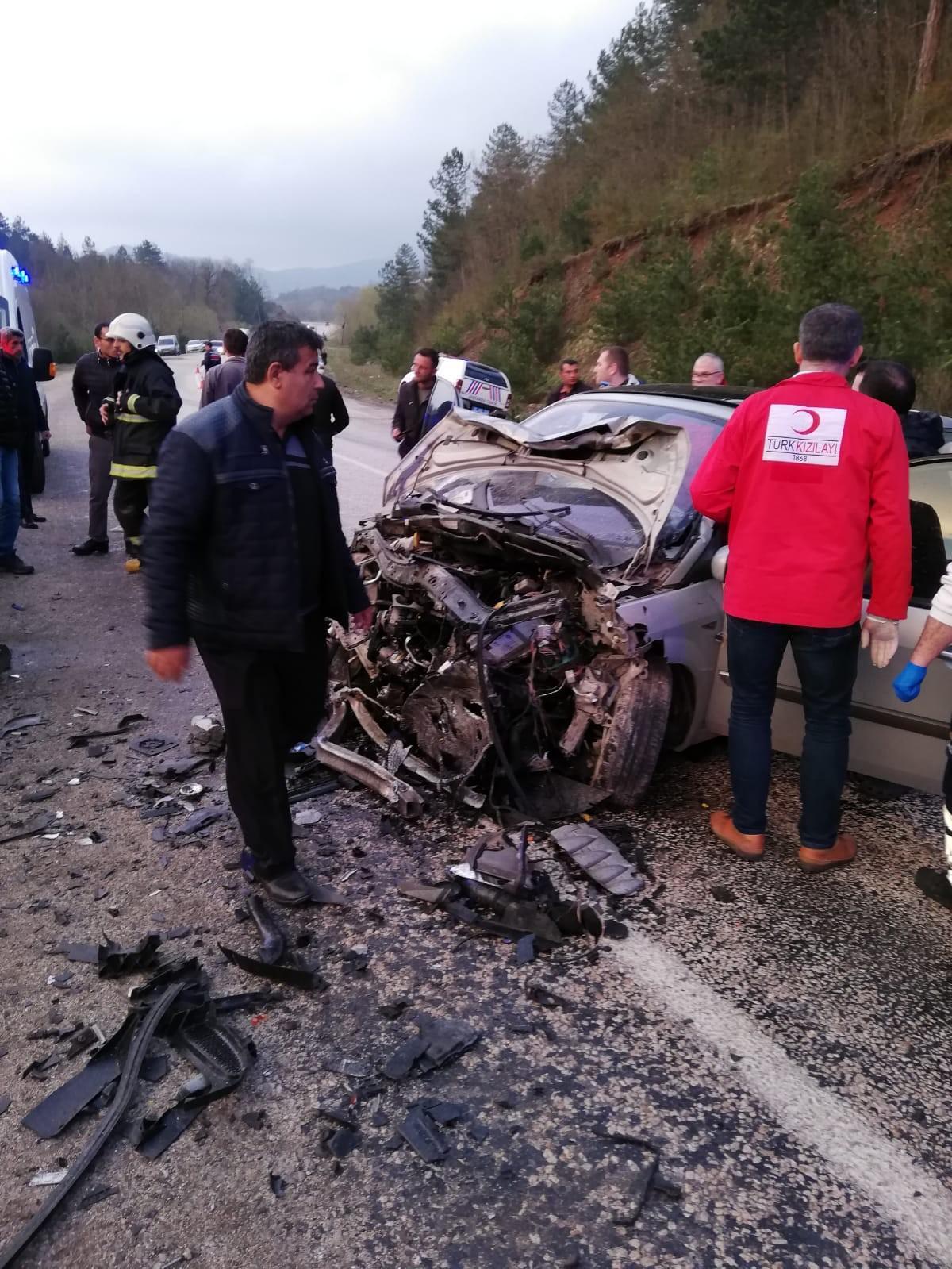 Bursada korkunç kaza: 2 kişi öldü, 8 kişi yaralandı