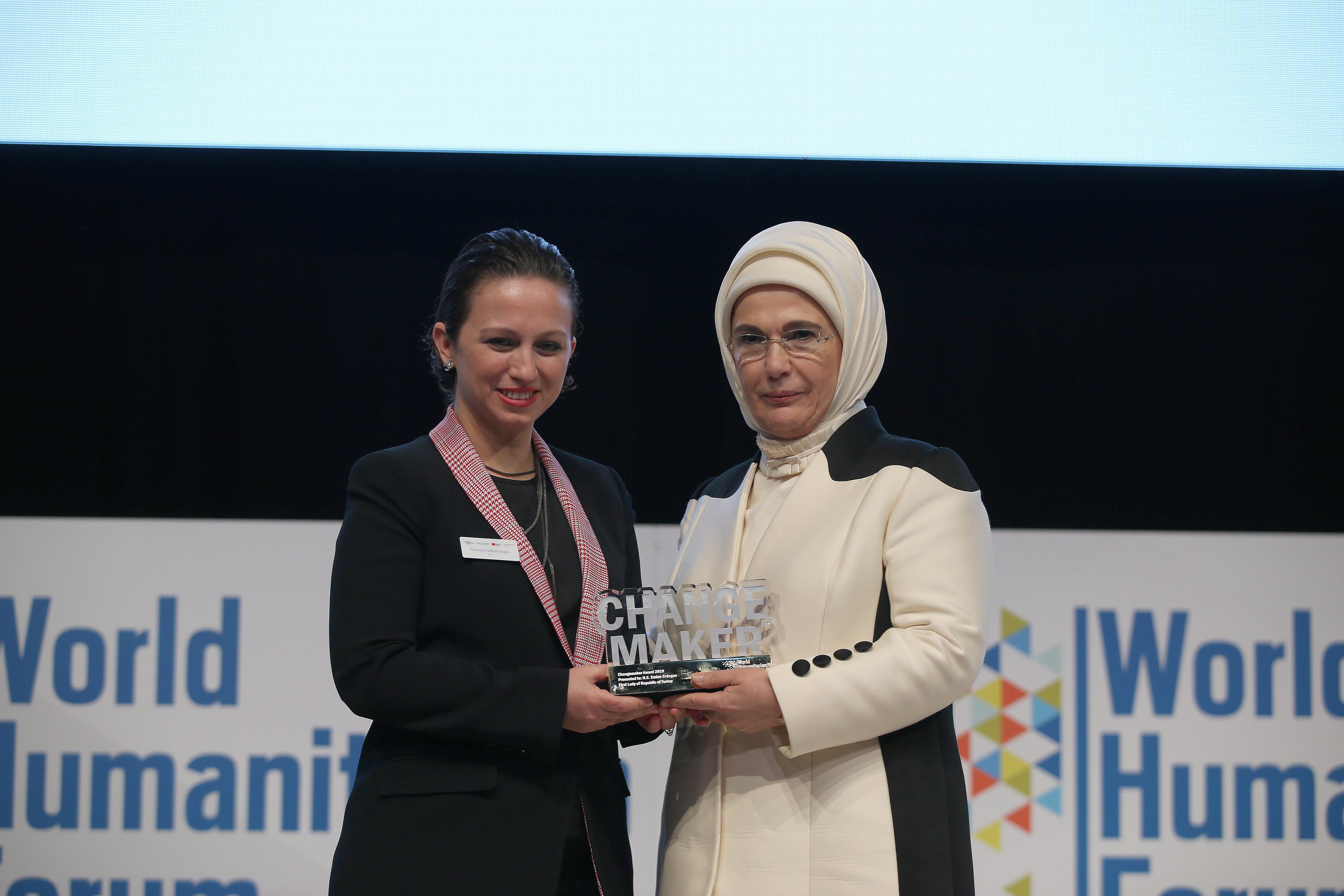 Emine Erdoğana Fark Yaratan ödülü verildi