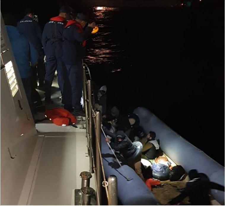 Kuşadası açıklarında 54 kaçak göçmen yakalandı