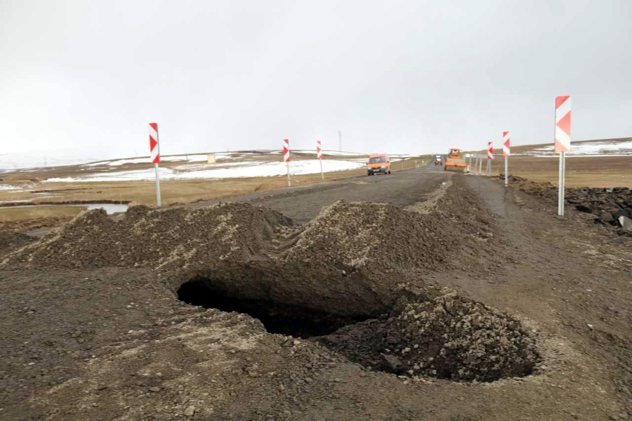 Göçük nedeniyle kapanan Kars-Göle yolu ulaşıma açıldı