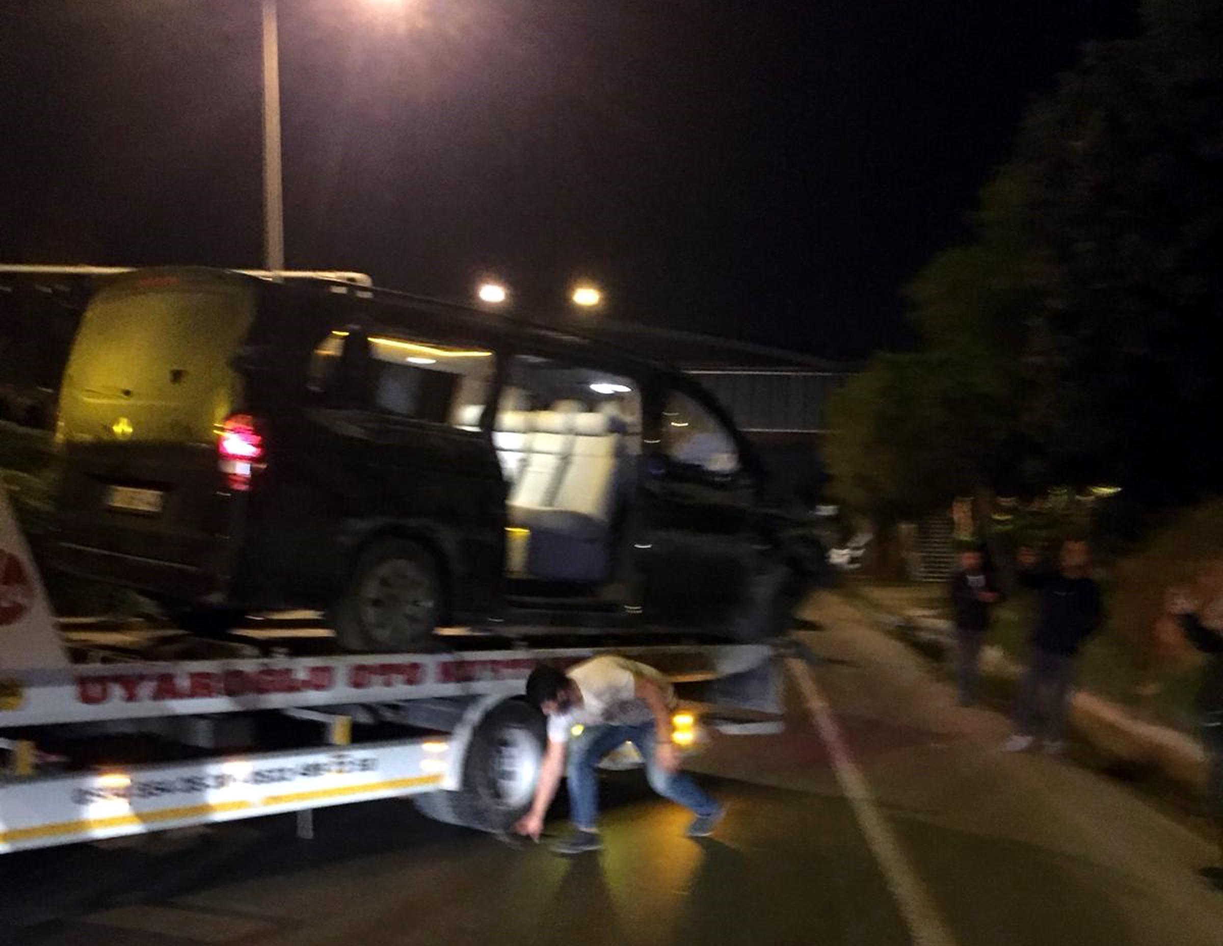 Alanyasporlu futbolcuları taşıyan minibüs devrildi: Josef Sural hayatını kaybetti